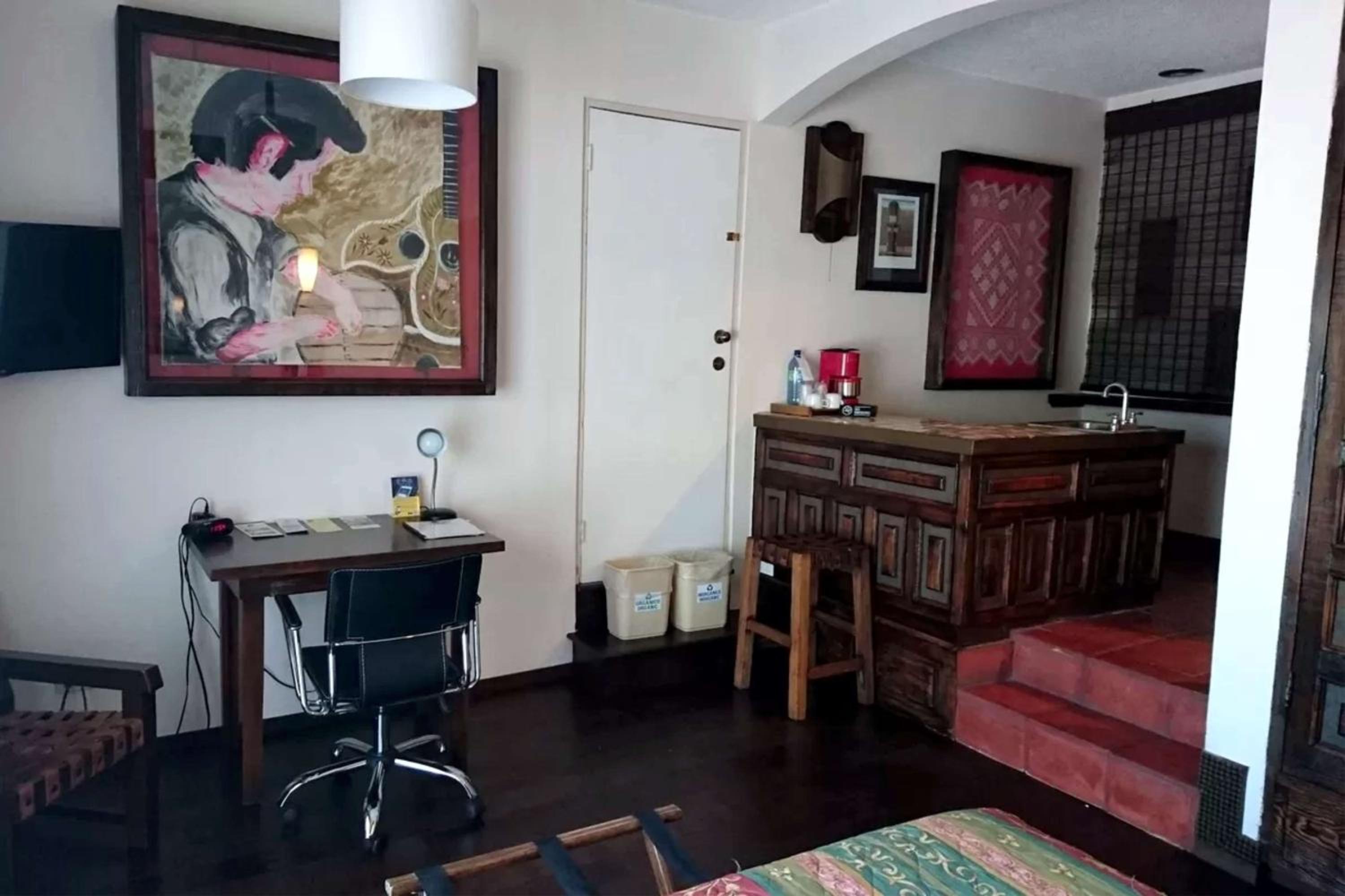 Junior King Suite - Non-Smoking