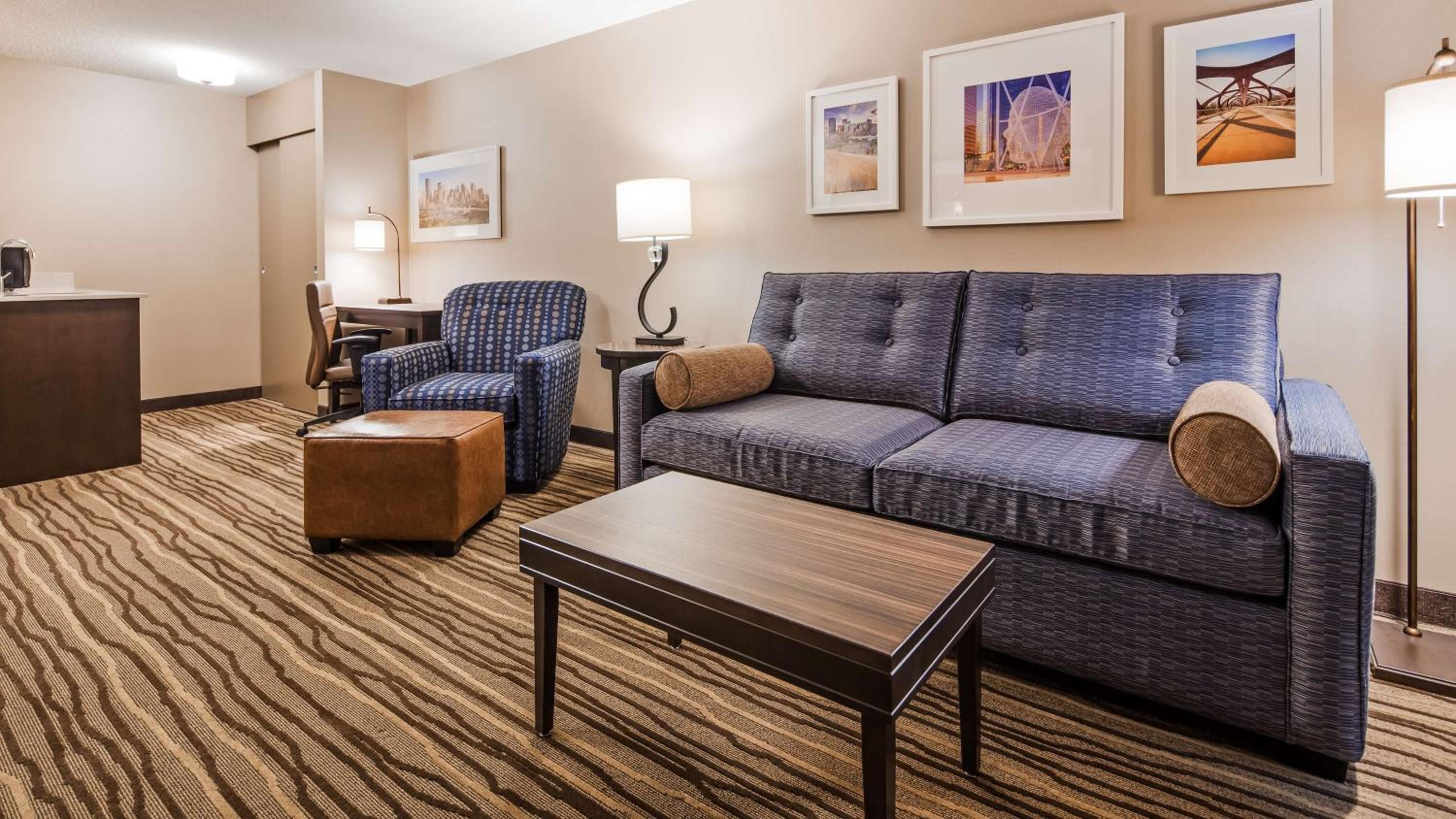 Two-Room King Suite with Whirlpool - Non Smoking - Photo 3