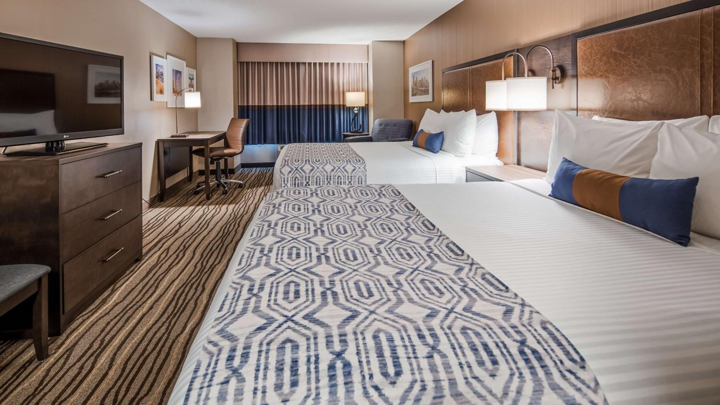 Queen Room with Two Queen Beds - Non-Smoking - Photo 2