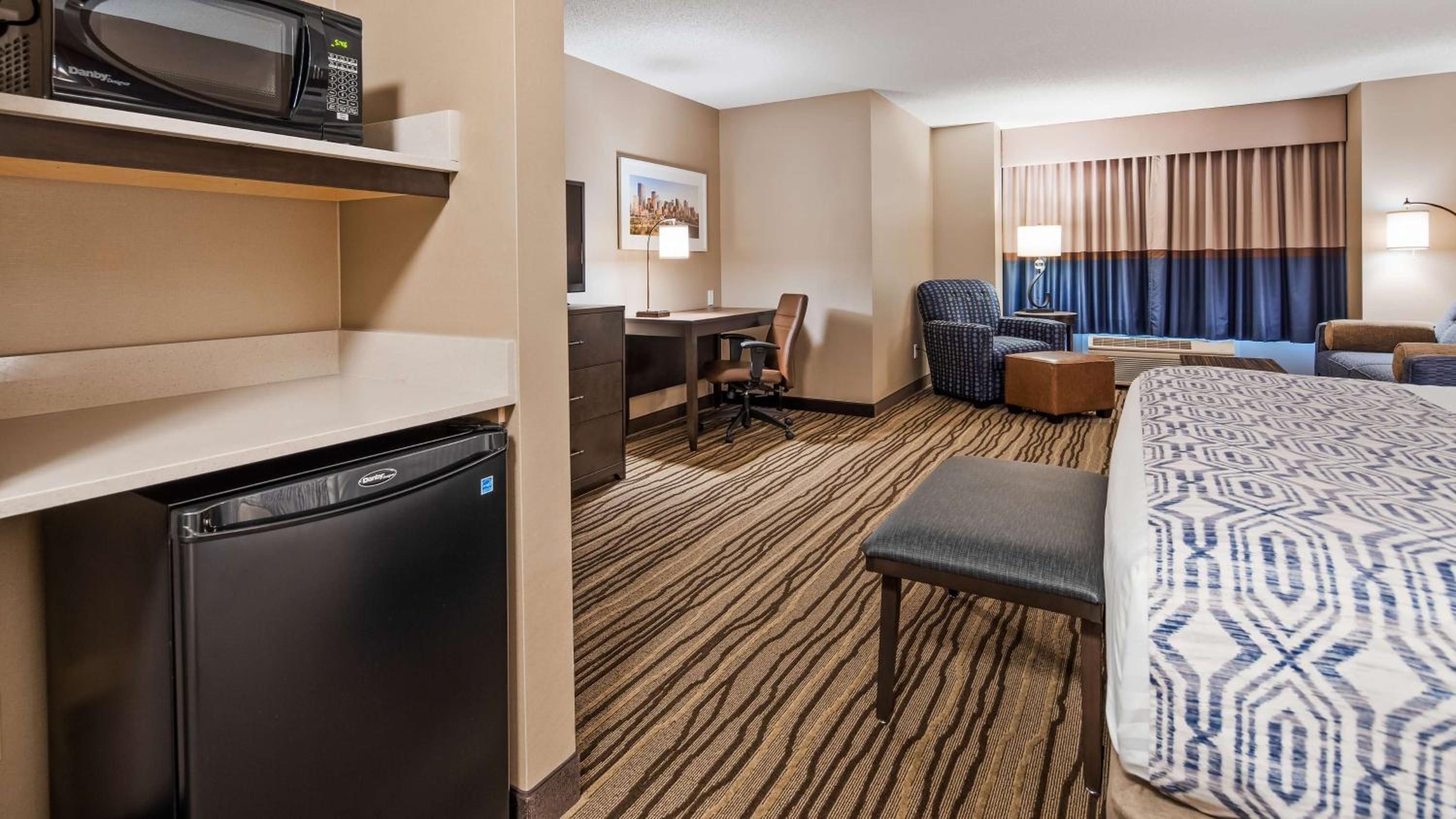 Oversize King Suite with Sofa Bed - Non-Smoking - Photo 1