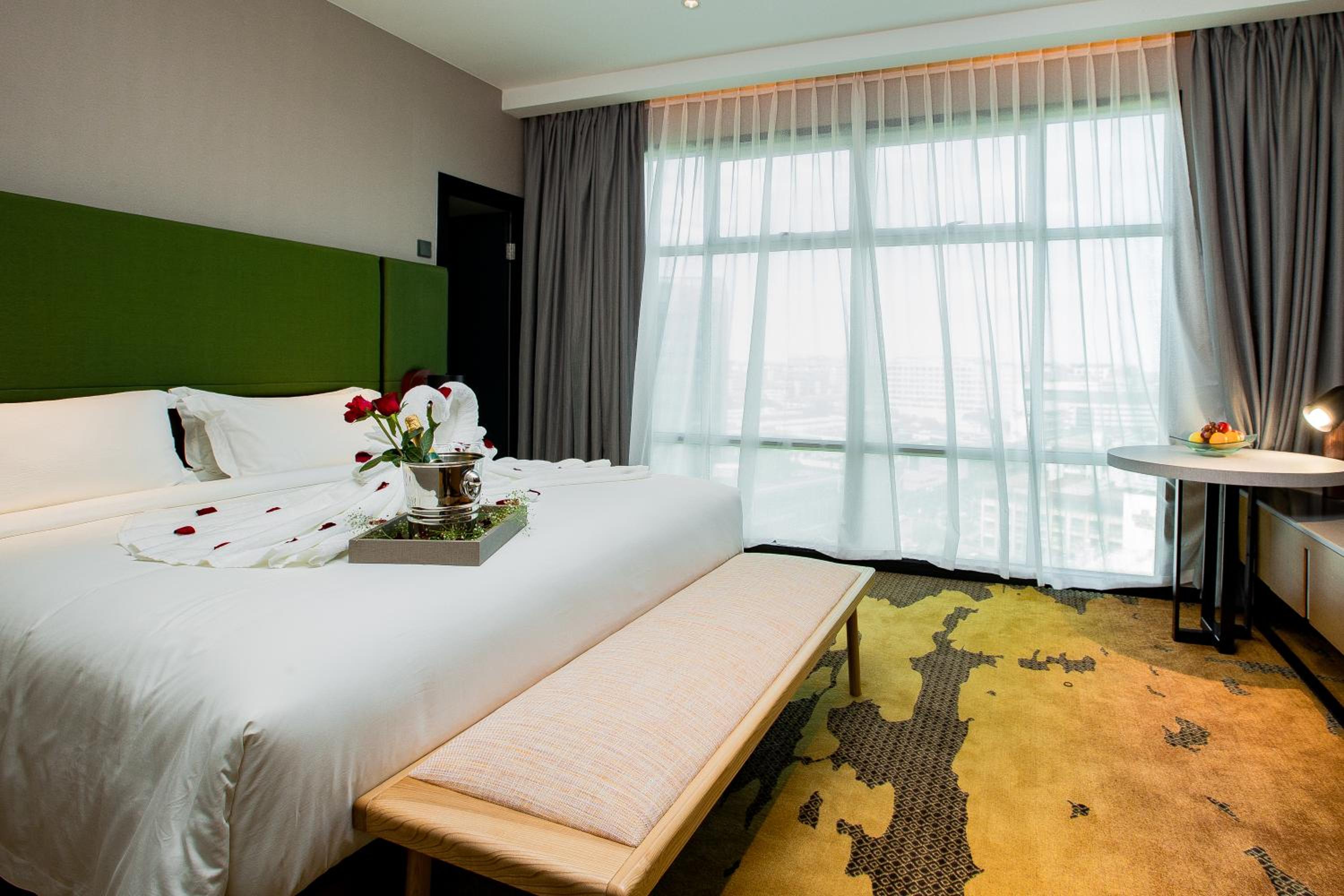 Junior Suite - Non-Smoking photo 2