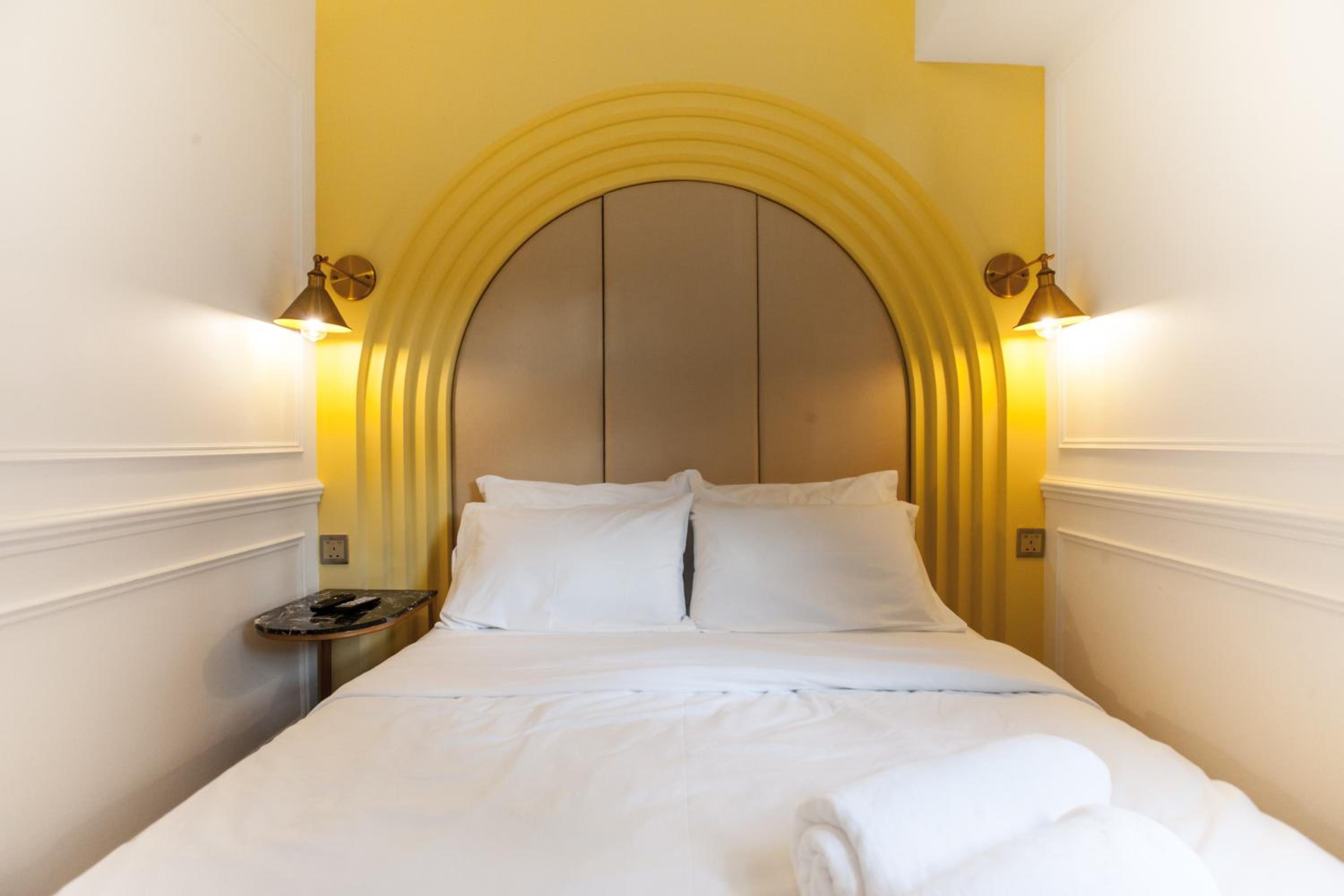 Deluxe Room - Photo 7
