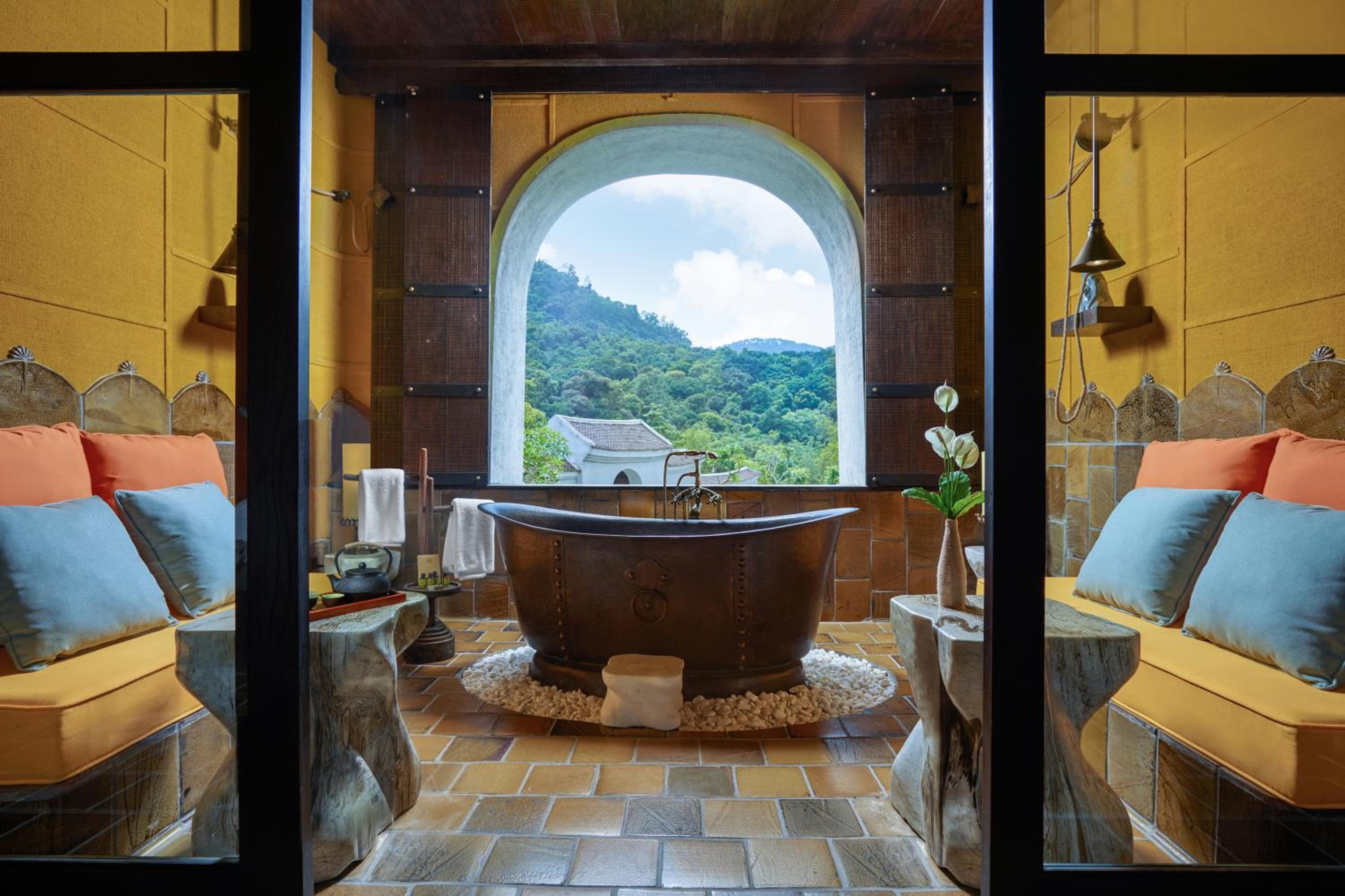 Junior King Suite with Pool View photo 3