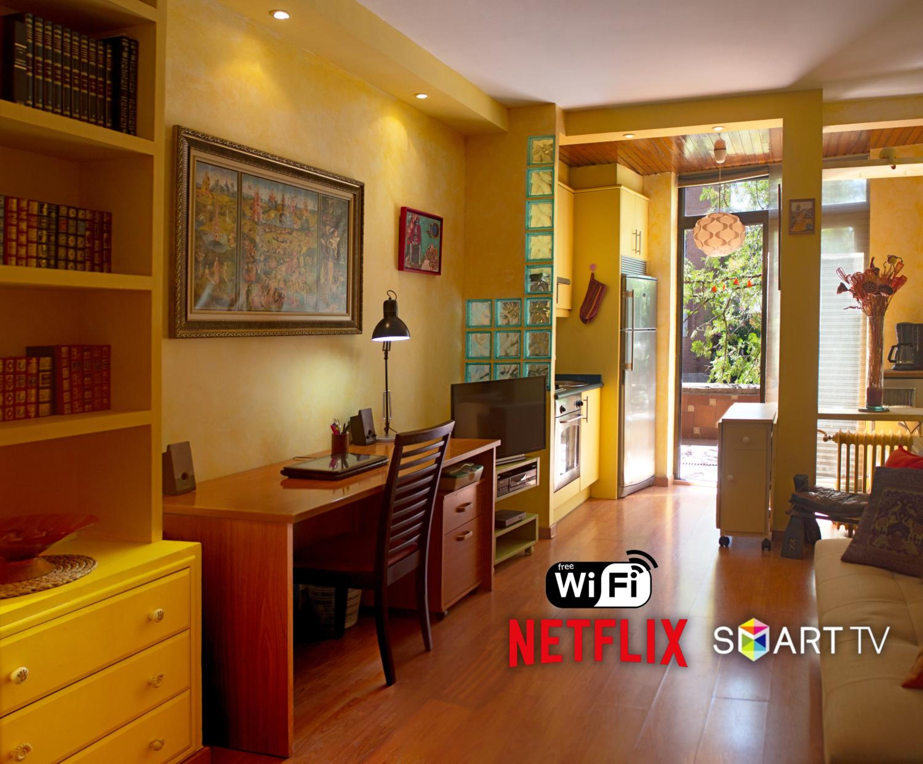 Studio Apartment - Photo 17