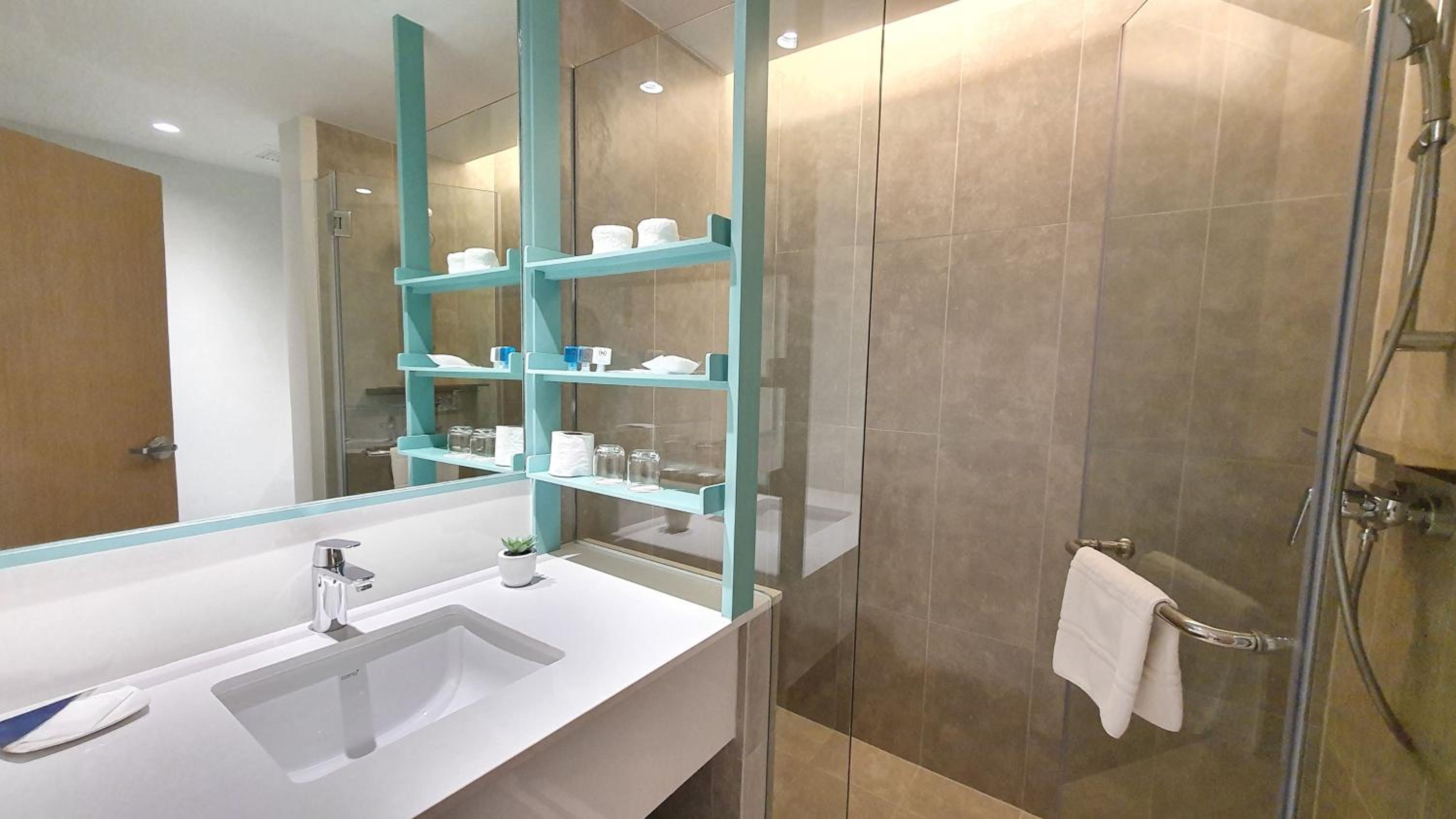 Premier King Room With Garden View - Photo 15