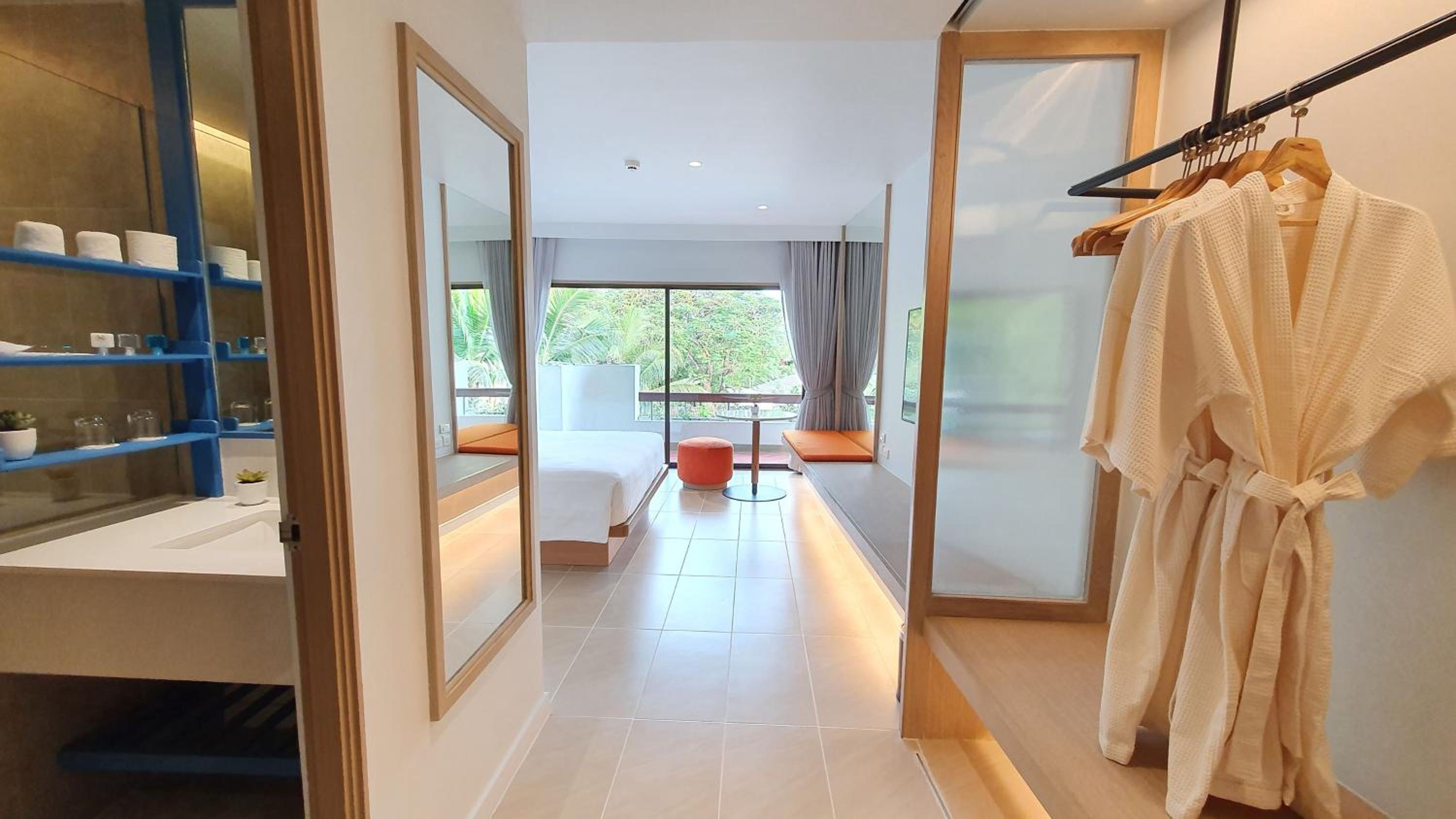 Premier King Room With Garden View - Photo 12