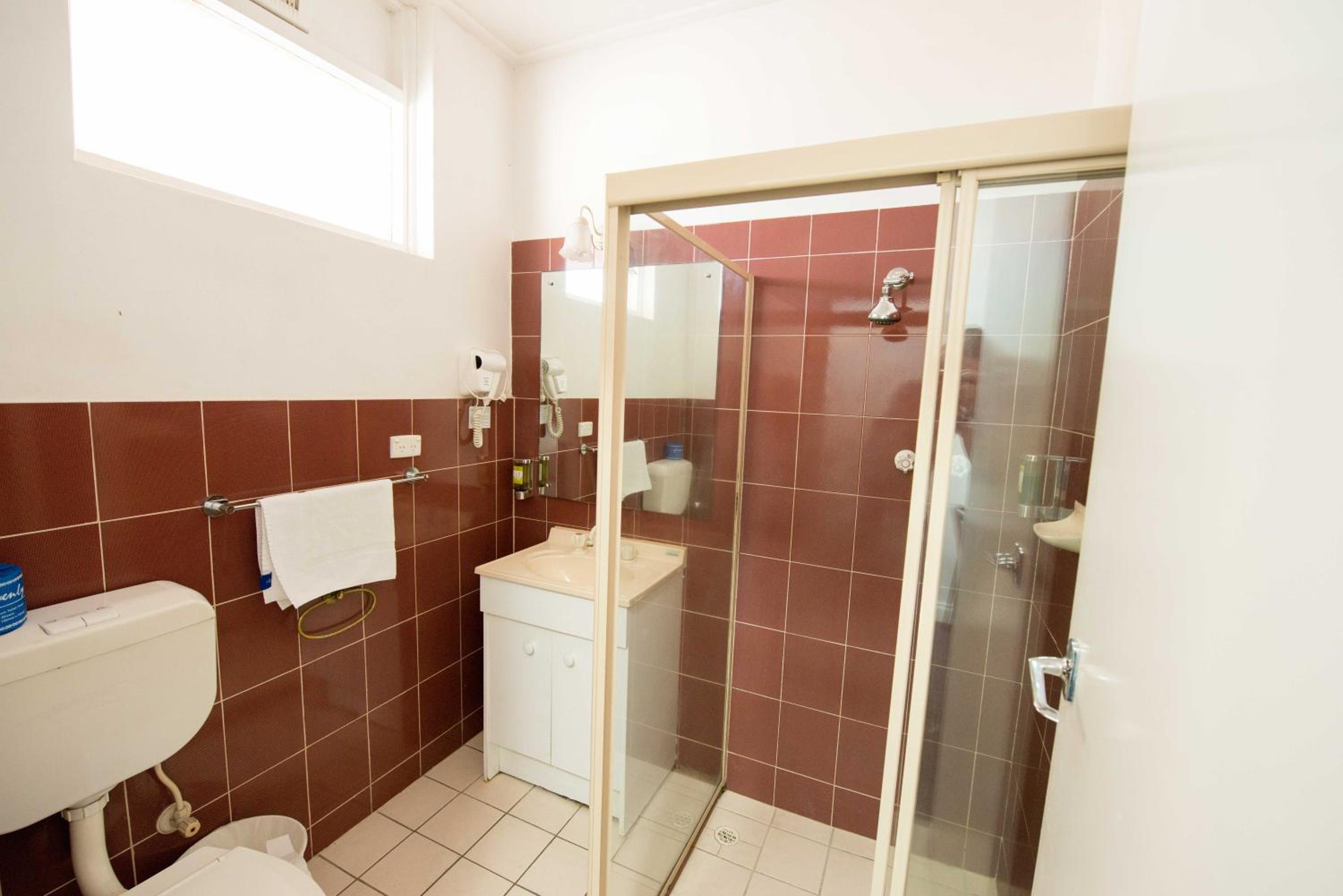 Standard Twin Room - Photo 4