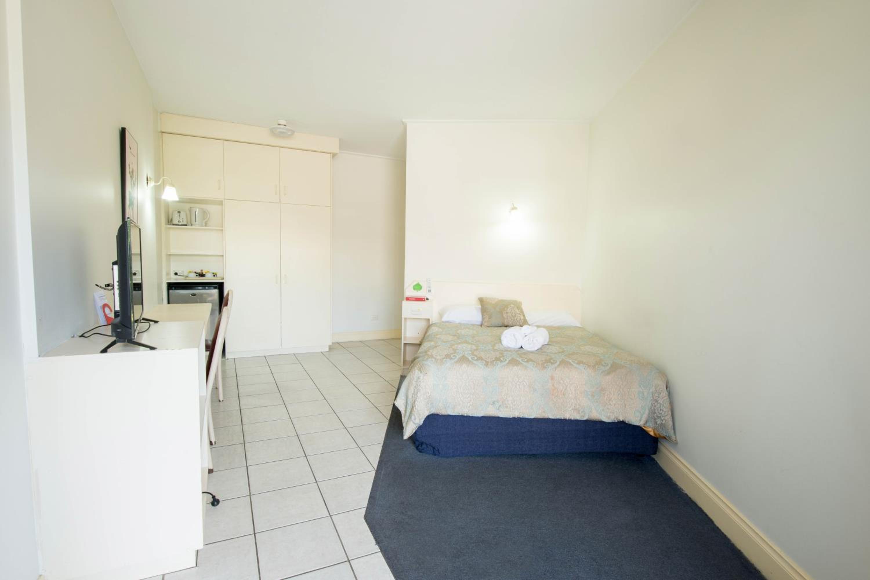 Budget Double Room - Photo 4