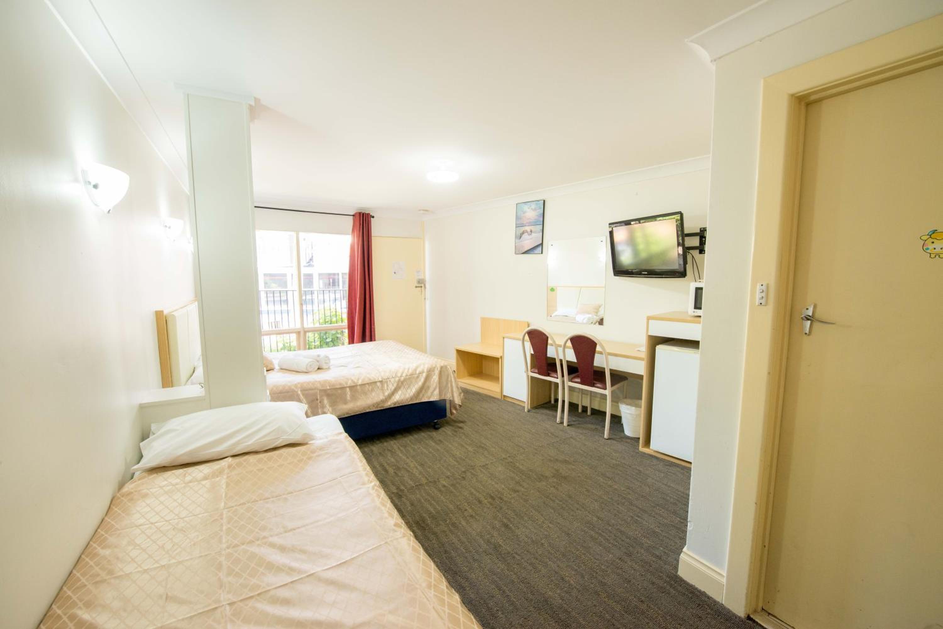 Standard Twin Room - Photo 5