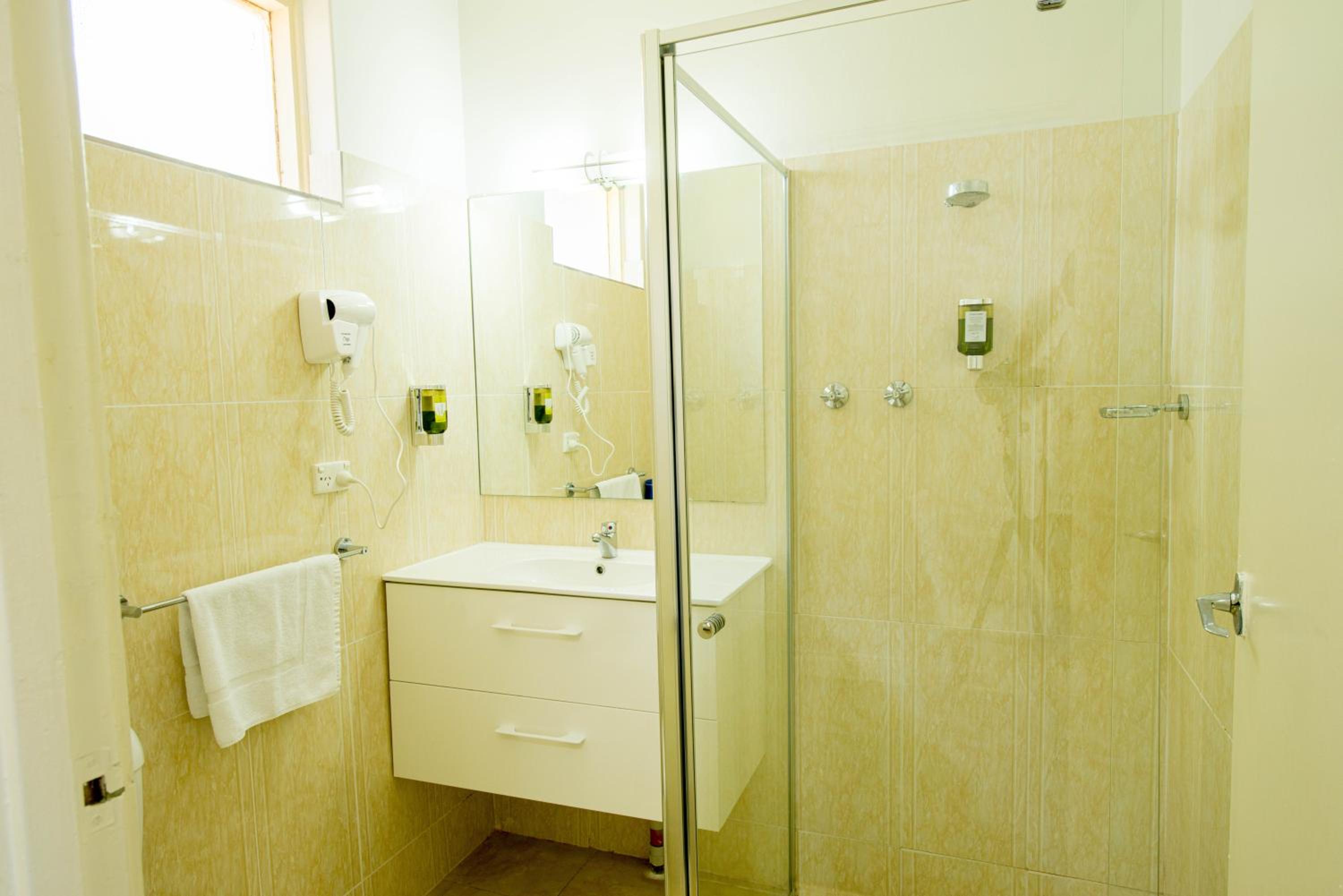 Deluxe Queen Room - Photo 4