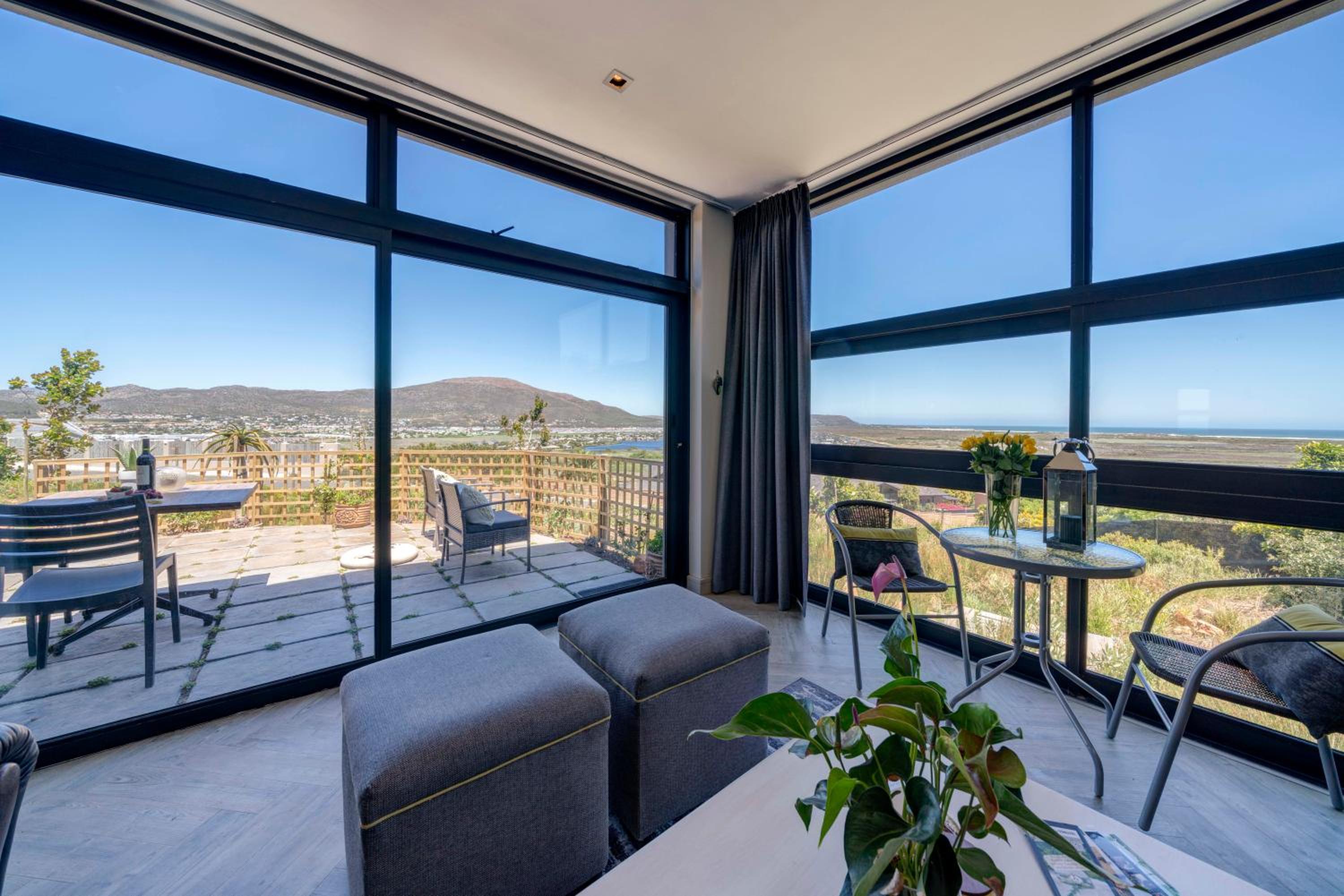 Apartment with Sea View photo 2