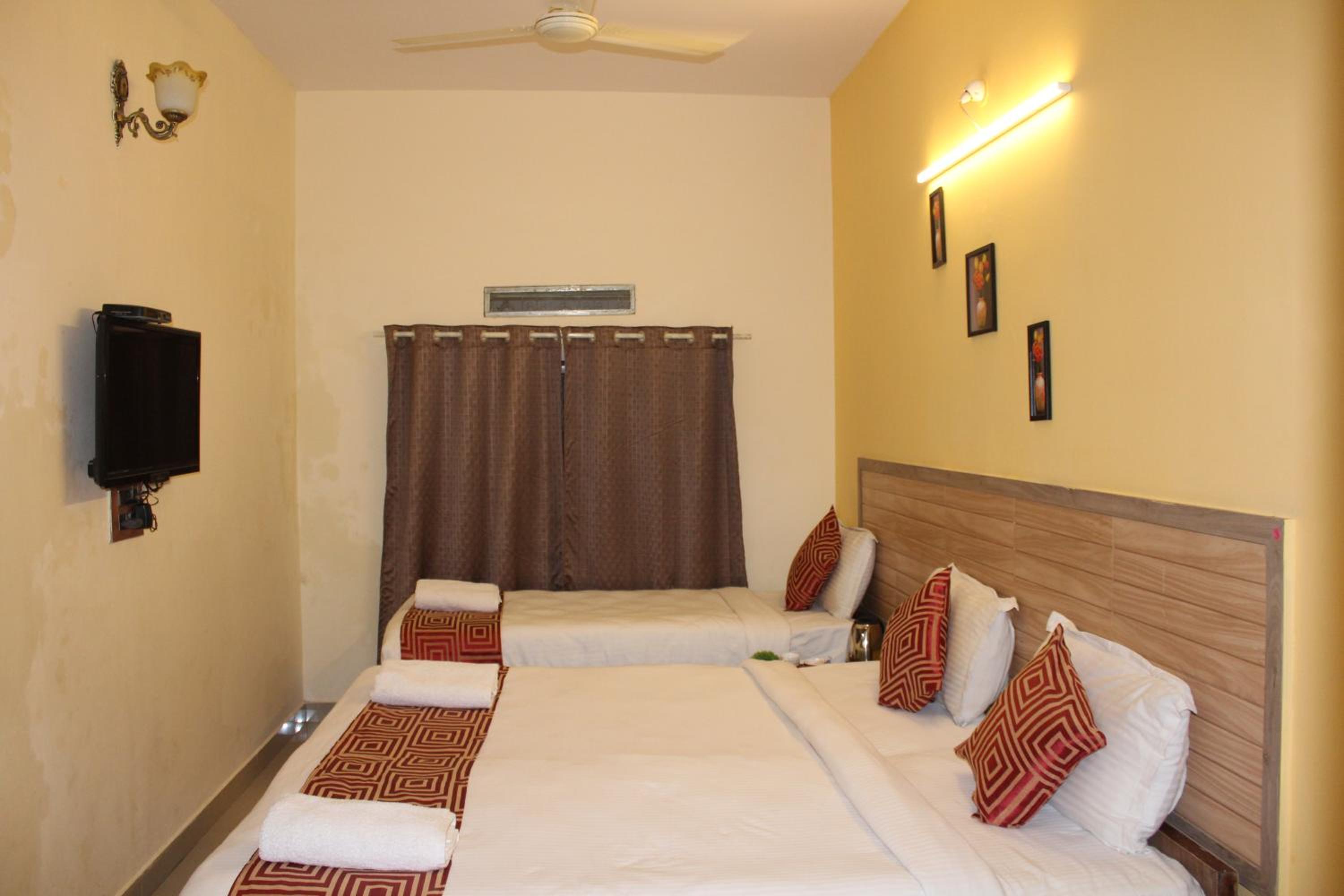 Triple Room with Bathroom