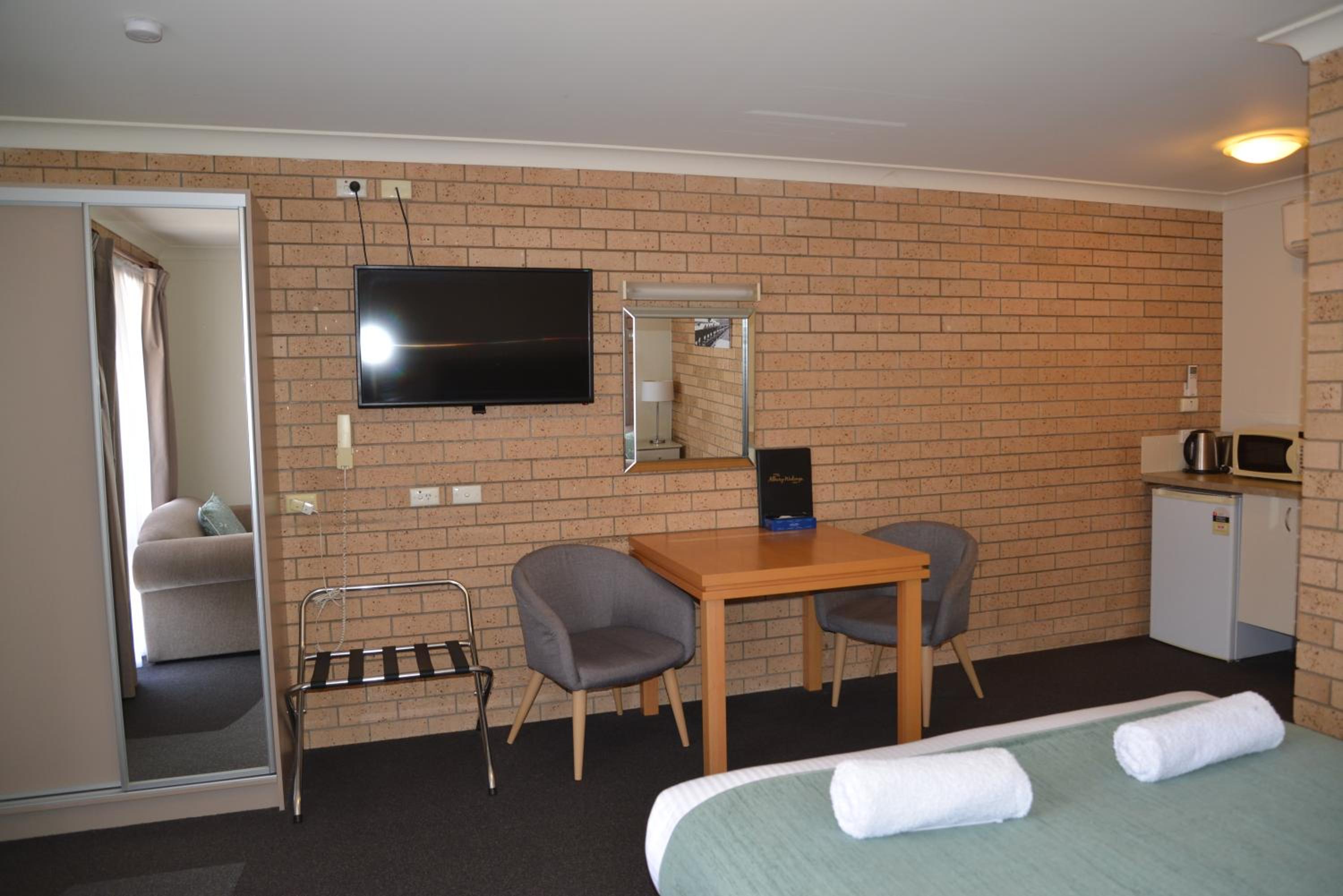 Queen Room photo 2
