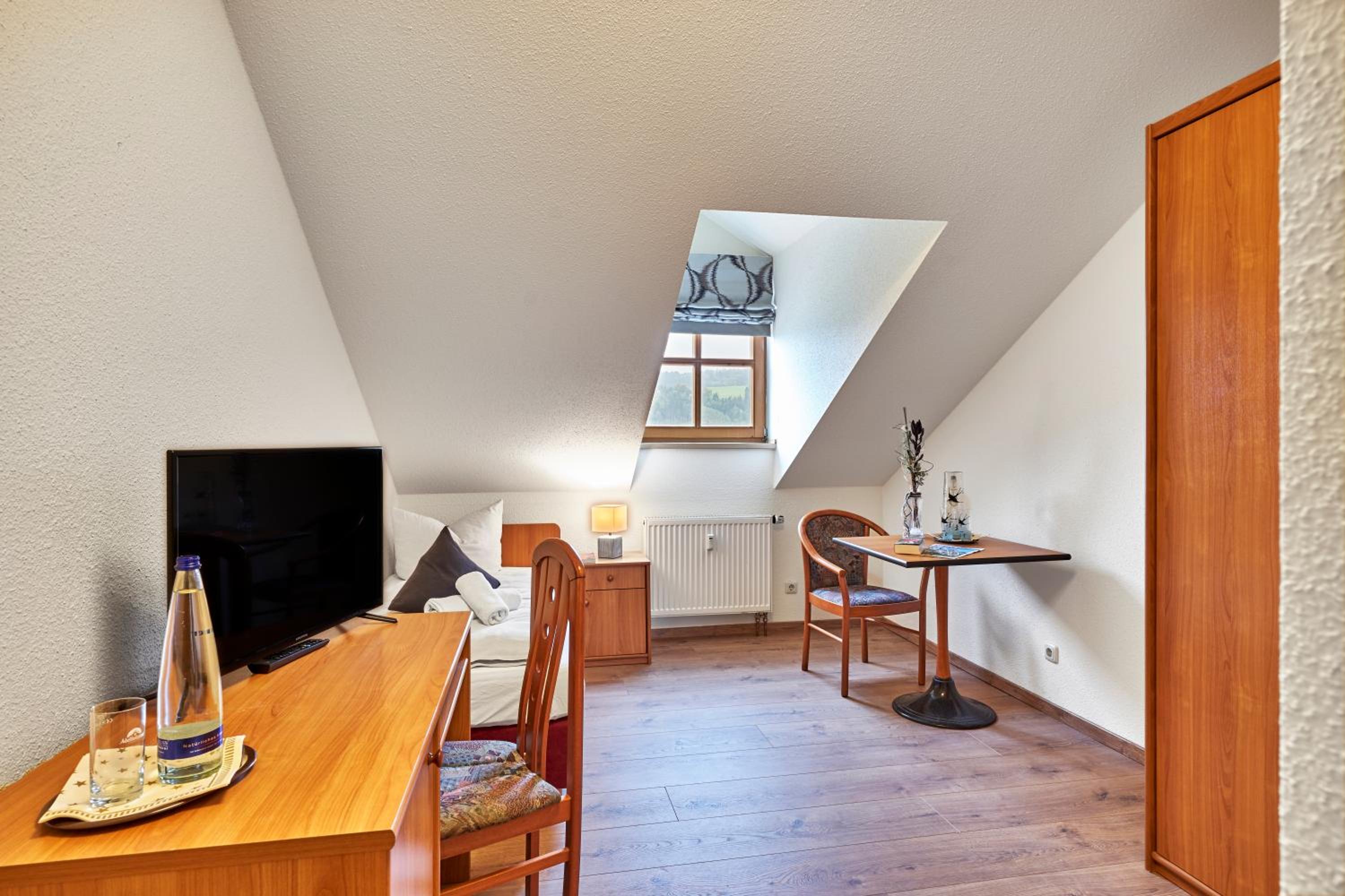 Deluxe Single Room