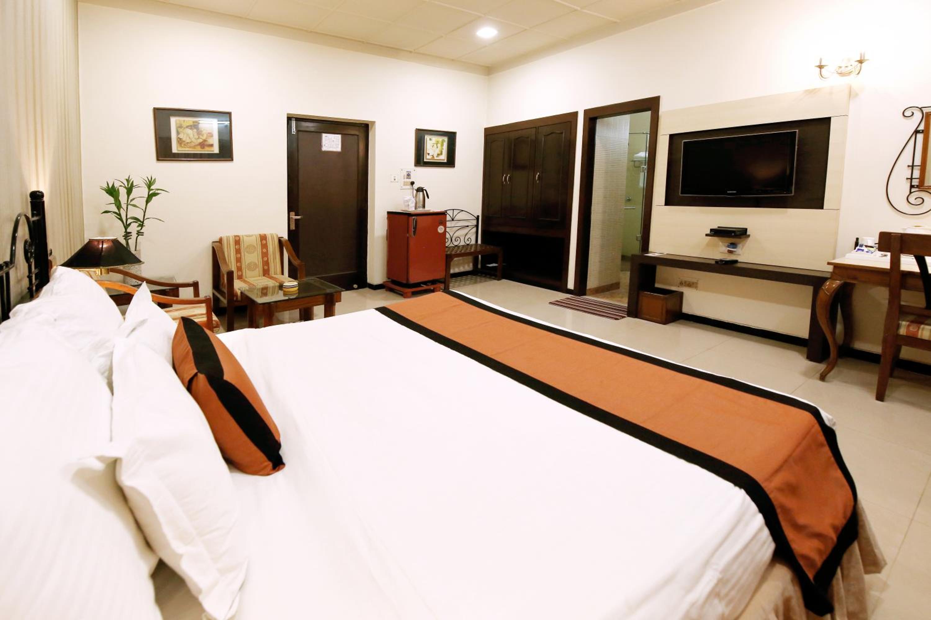 Deluxe King Room photo 1
