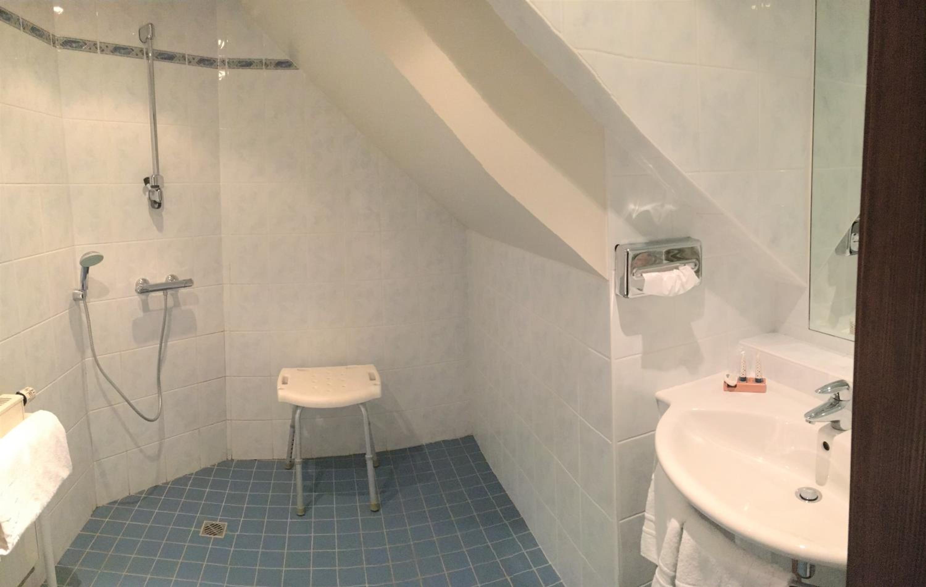 Classic Twin Room disability Access  - Photo 2