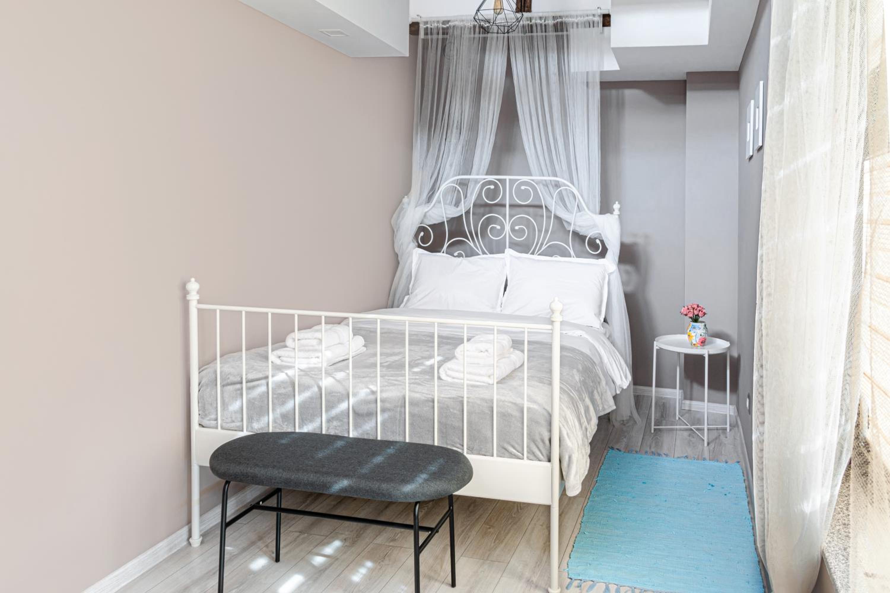 Two-Bedroom Apartment - Photo 18