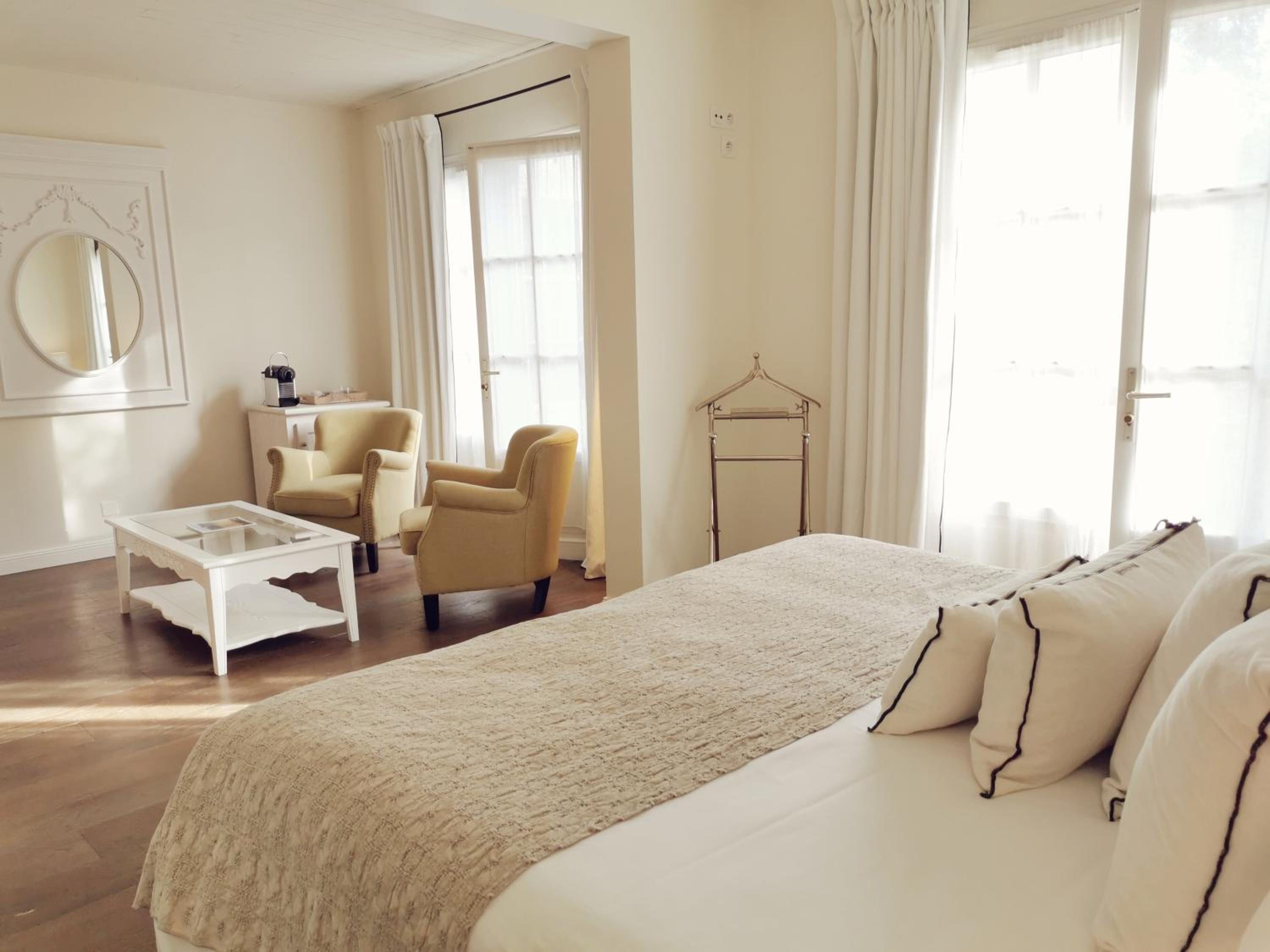 Deluxe Suite - Photo 6
