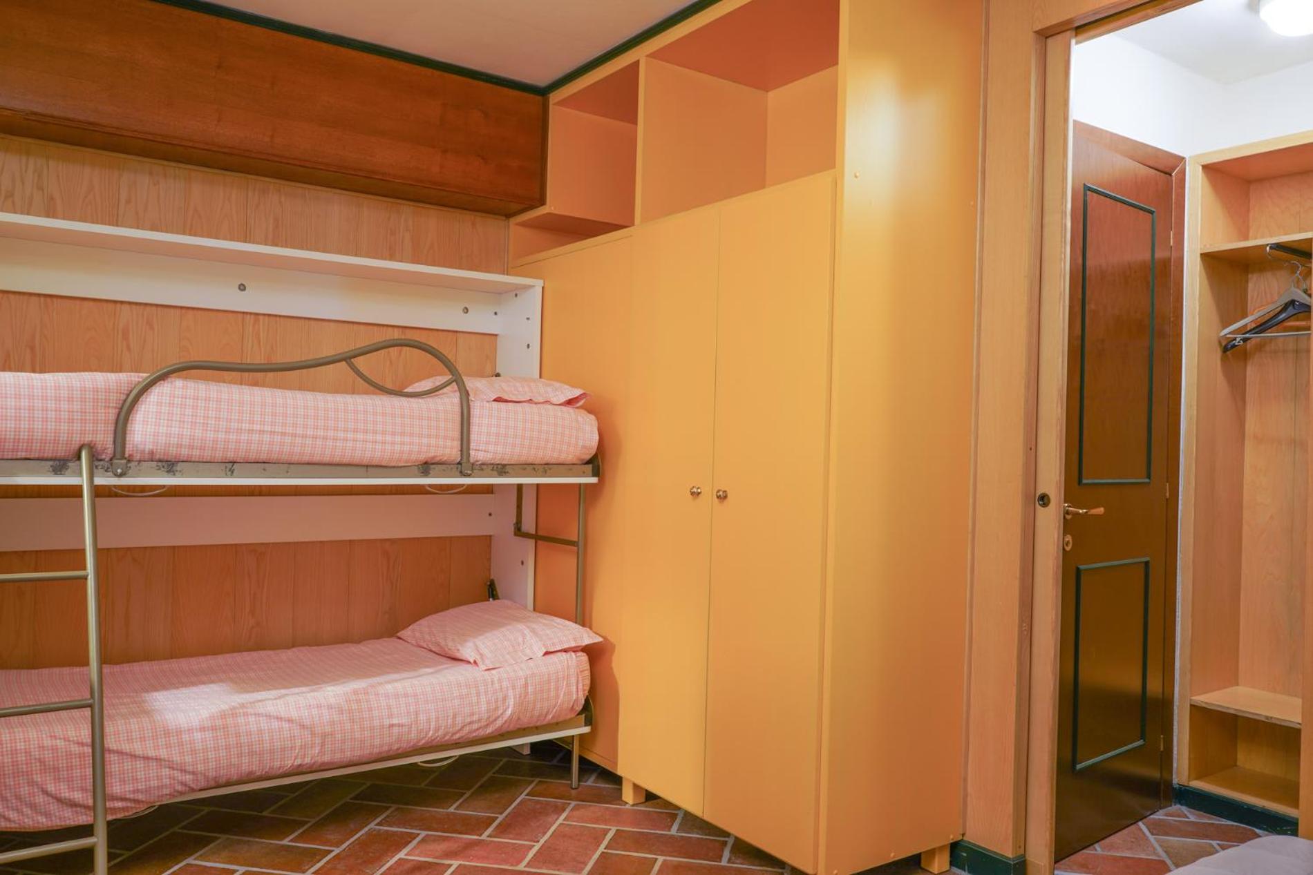 One-Bedroom Apartment (4 Adults) photo 2