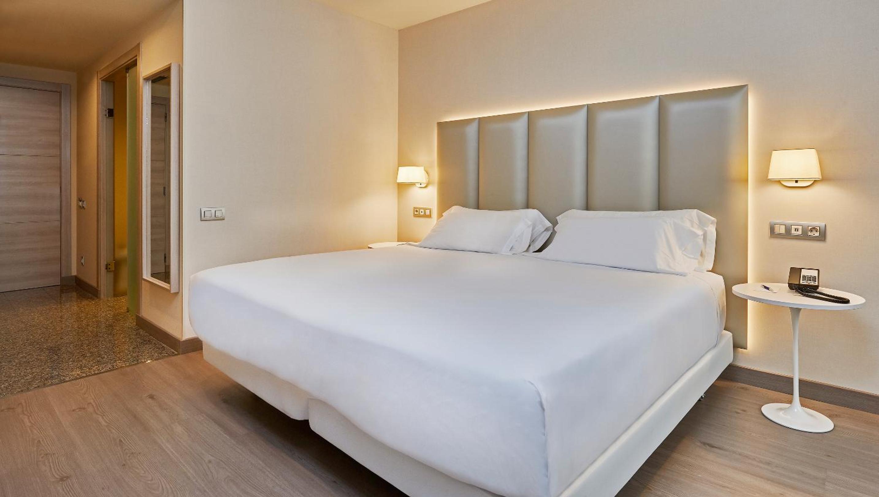 Standard Double or Twin Room - Photo 1