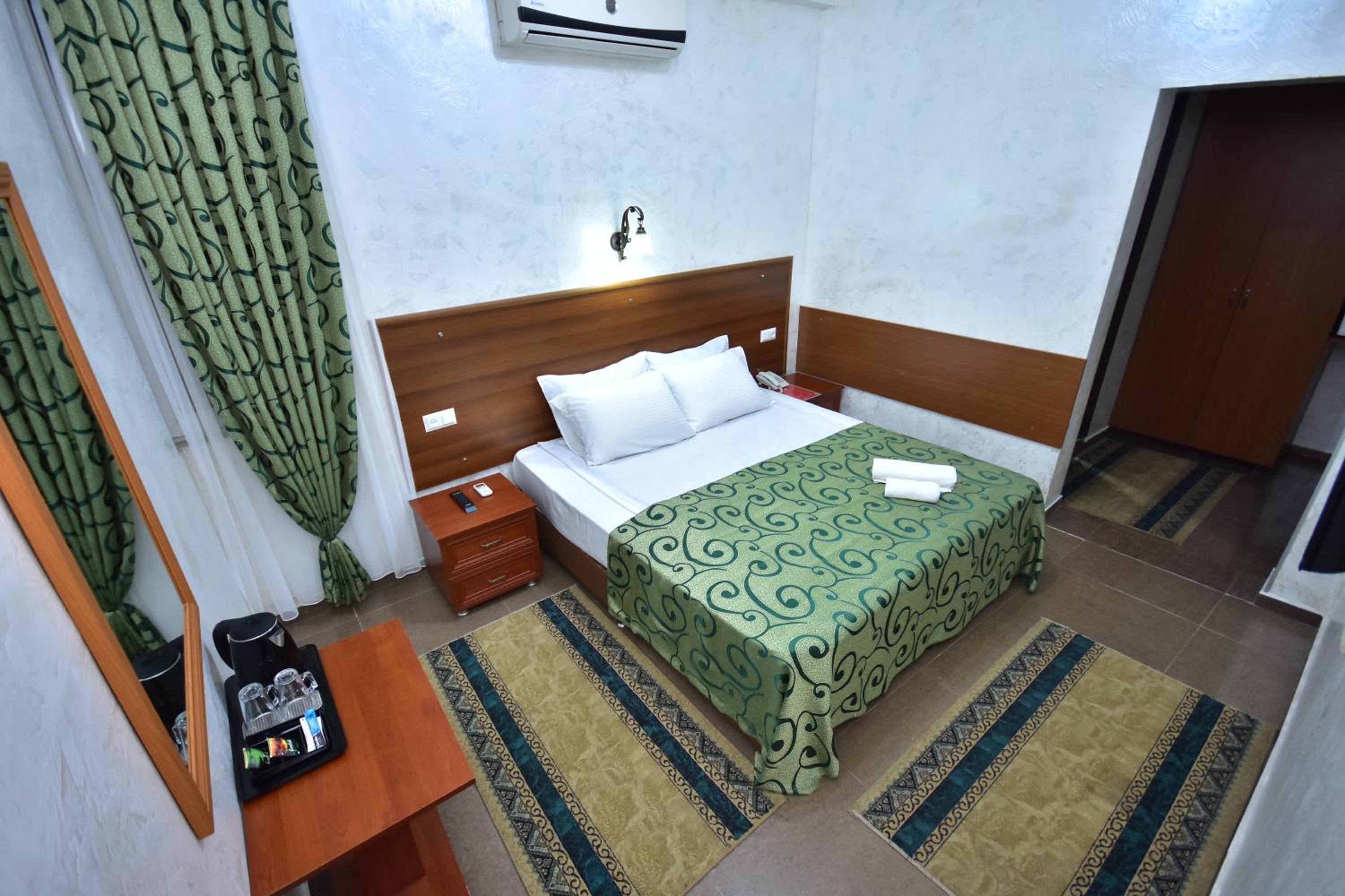 Standard Twin Room - Photo 5