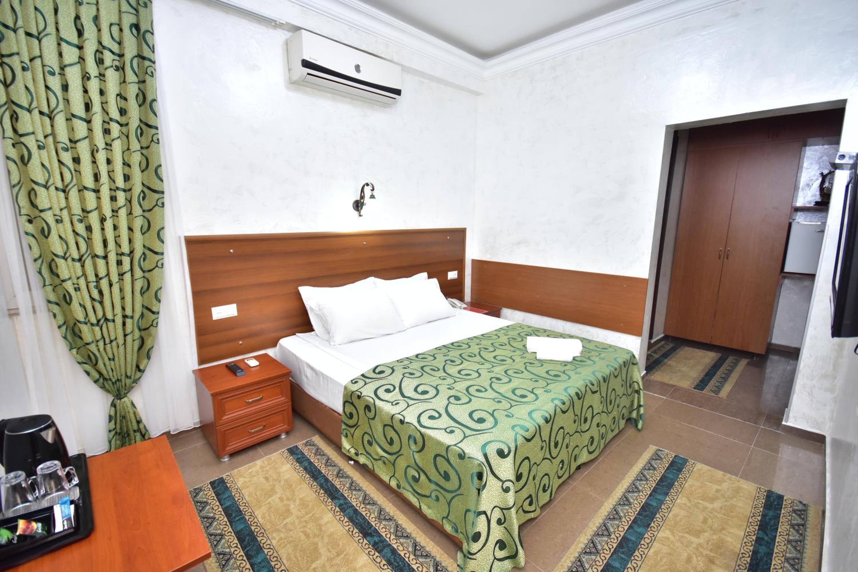 Standard Twin Room - Photo 1
