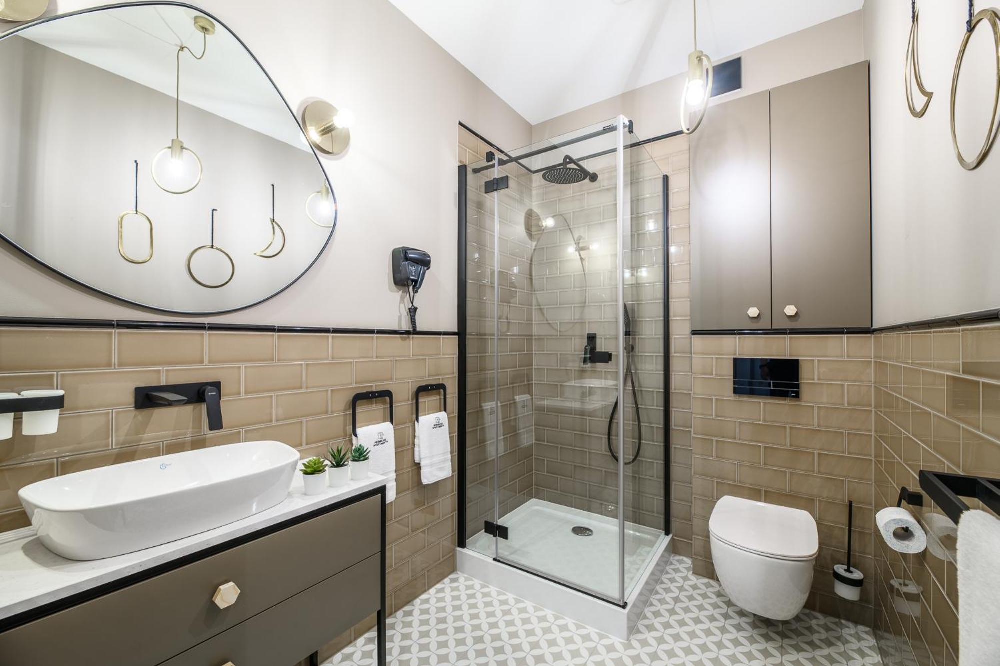 One-Bedroom Apartment - Photo 2