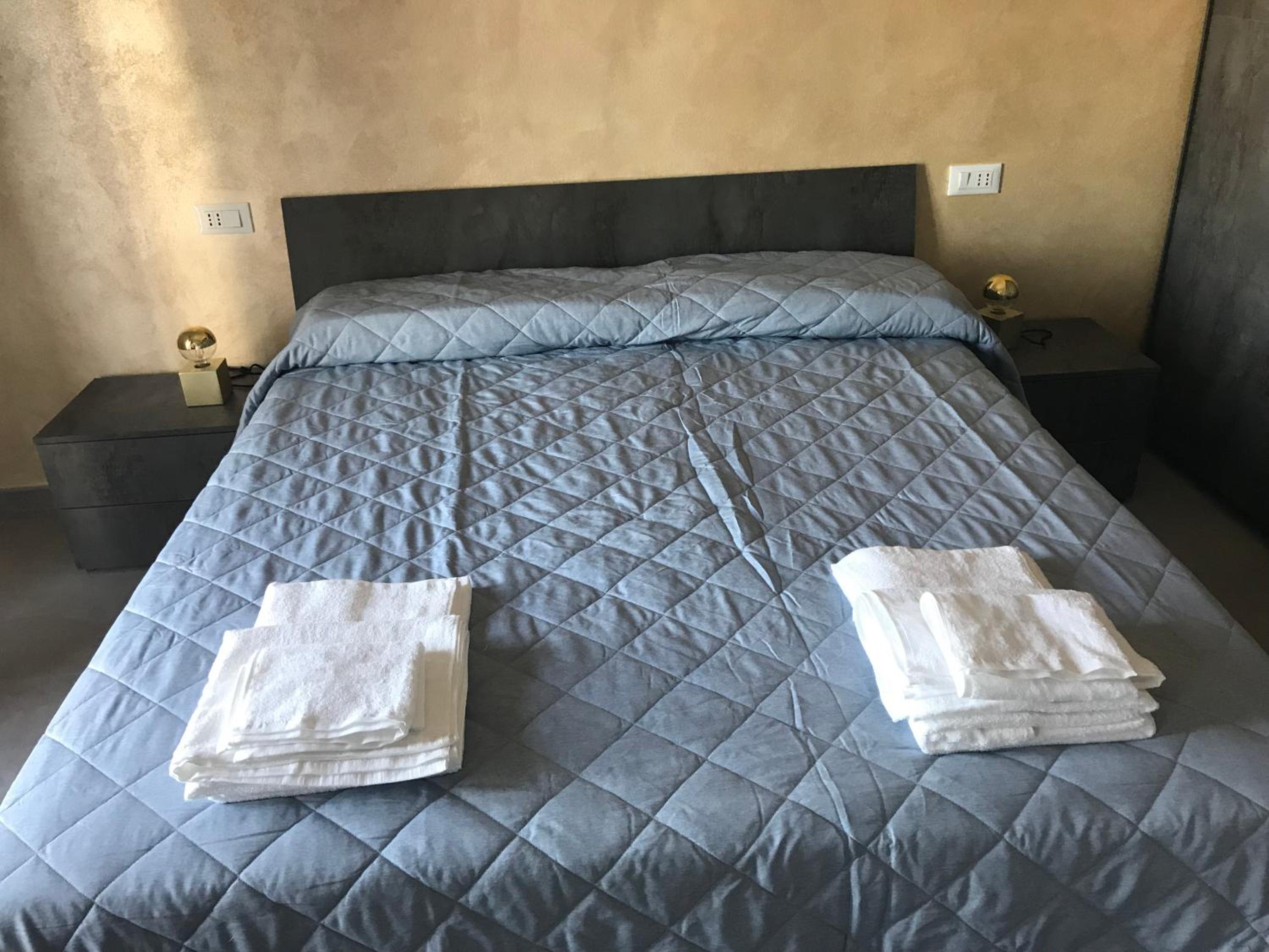 Double Room with Balcony - Photo 13
