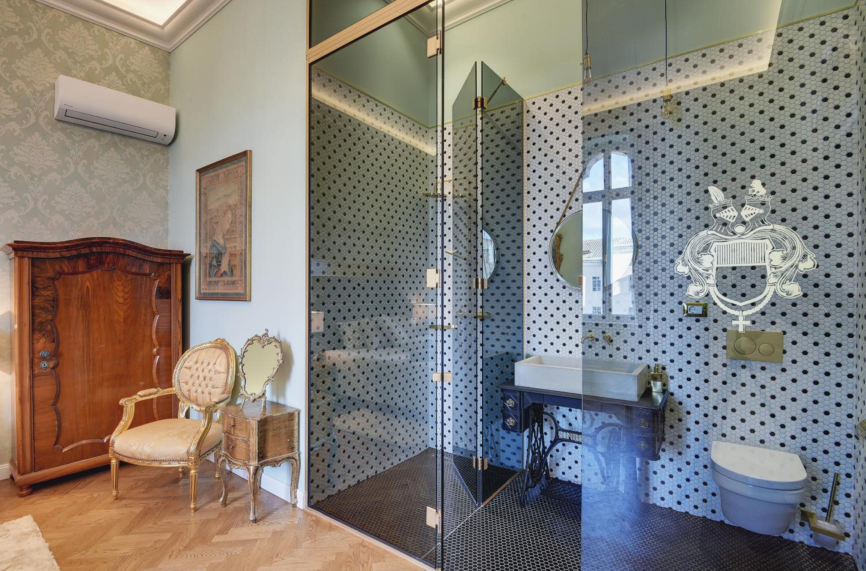 Luxury Apartment - Photo 10