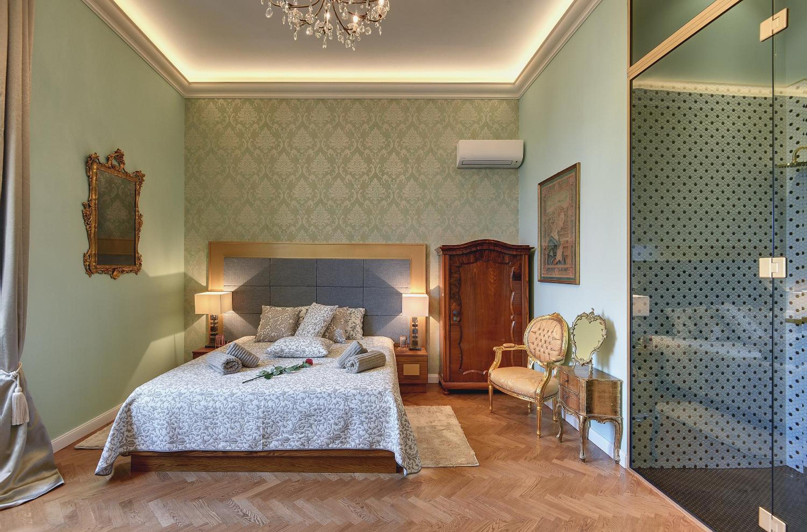 Luxury Apartment - Photo 12