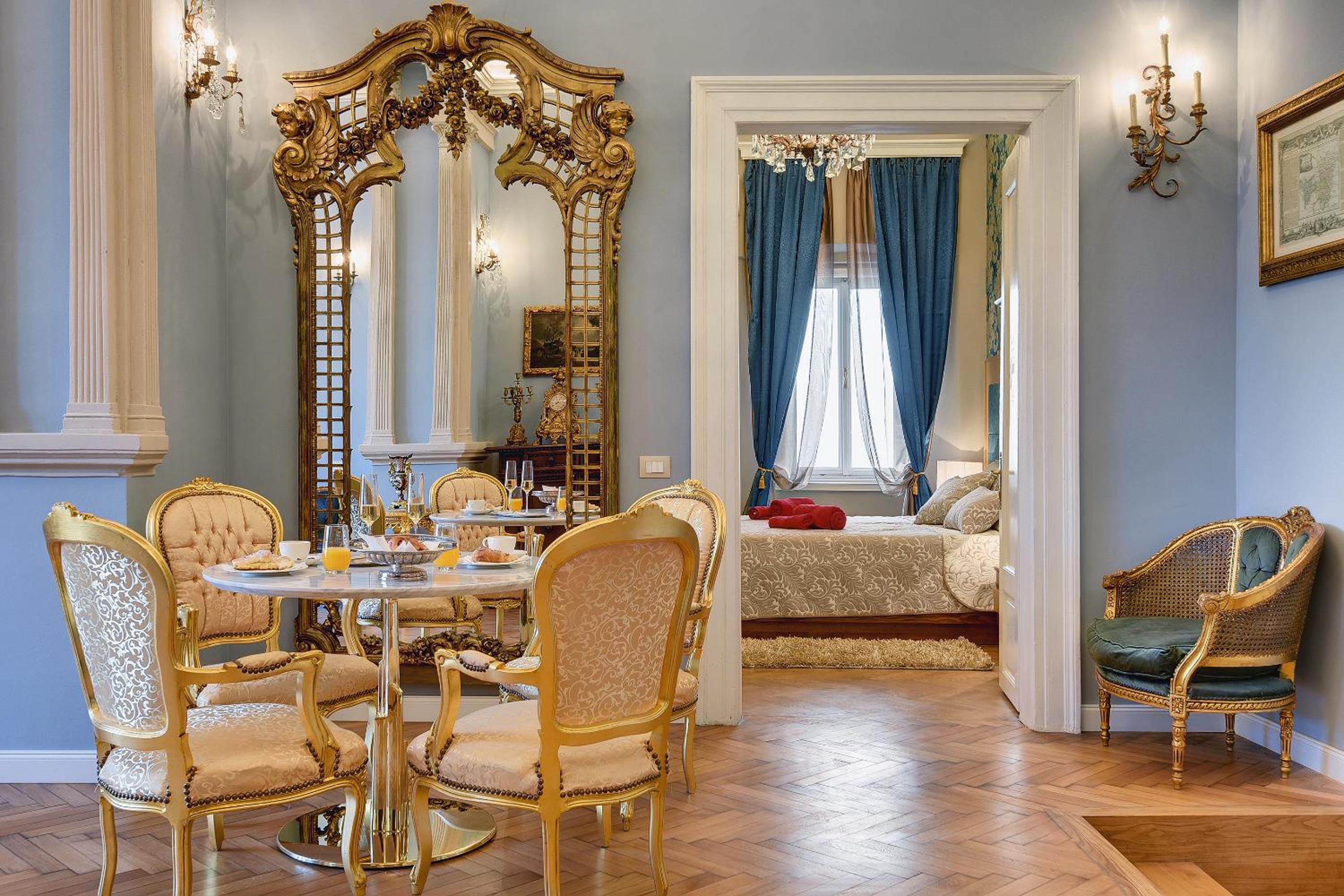Luxury Apartment - Photo 2