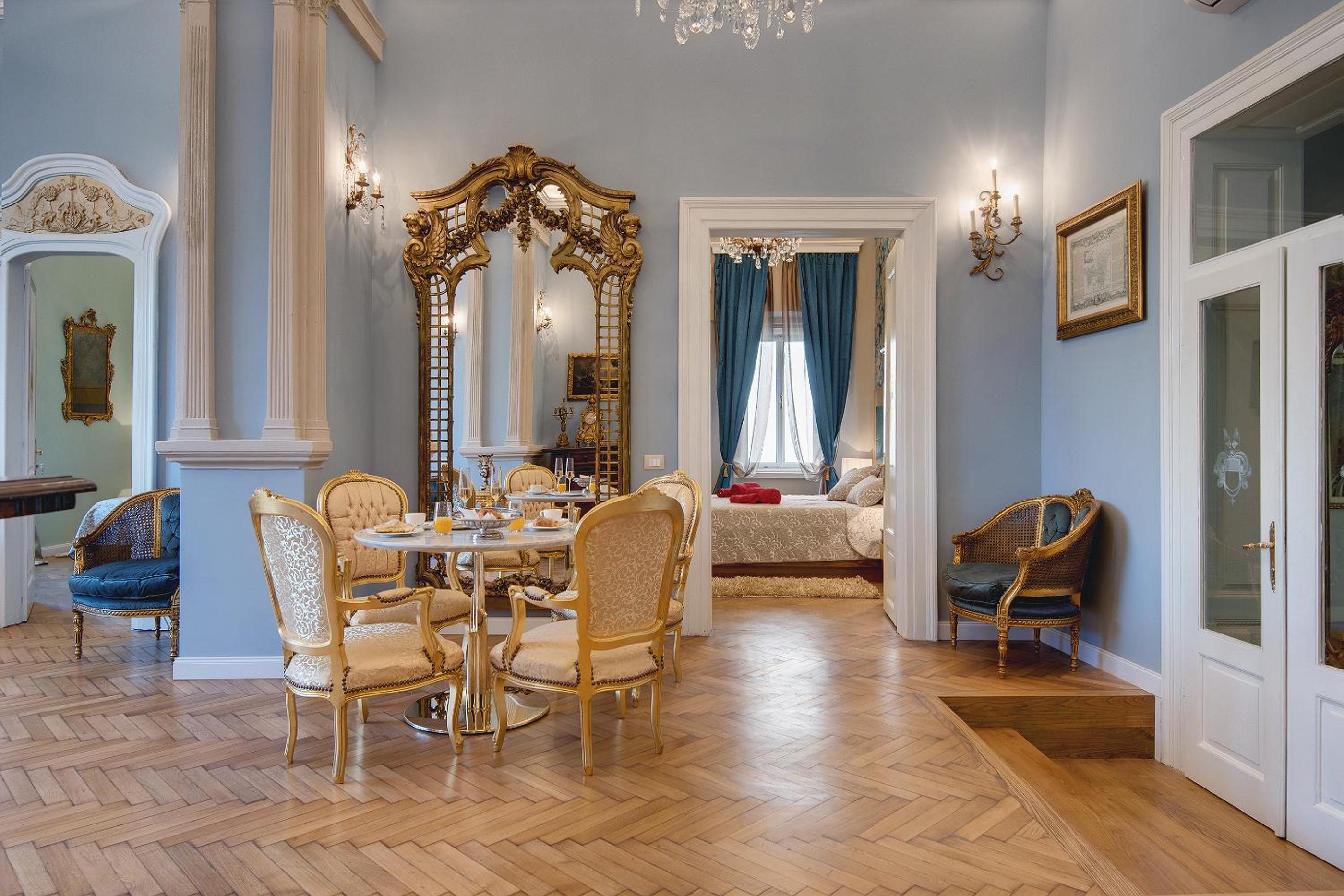 Luxury Apartment - Photo 31