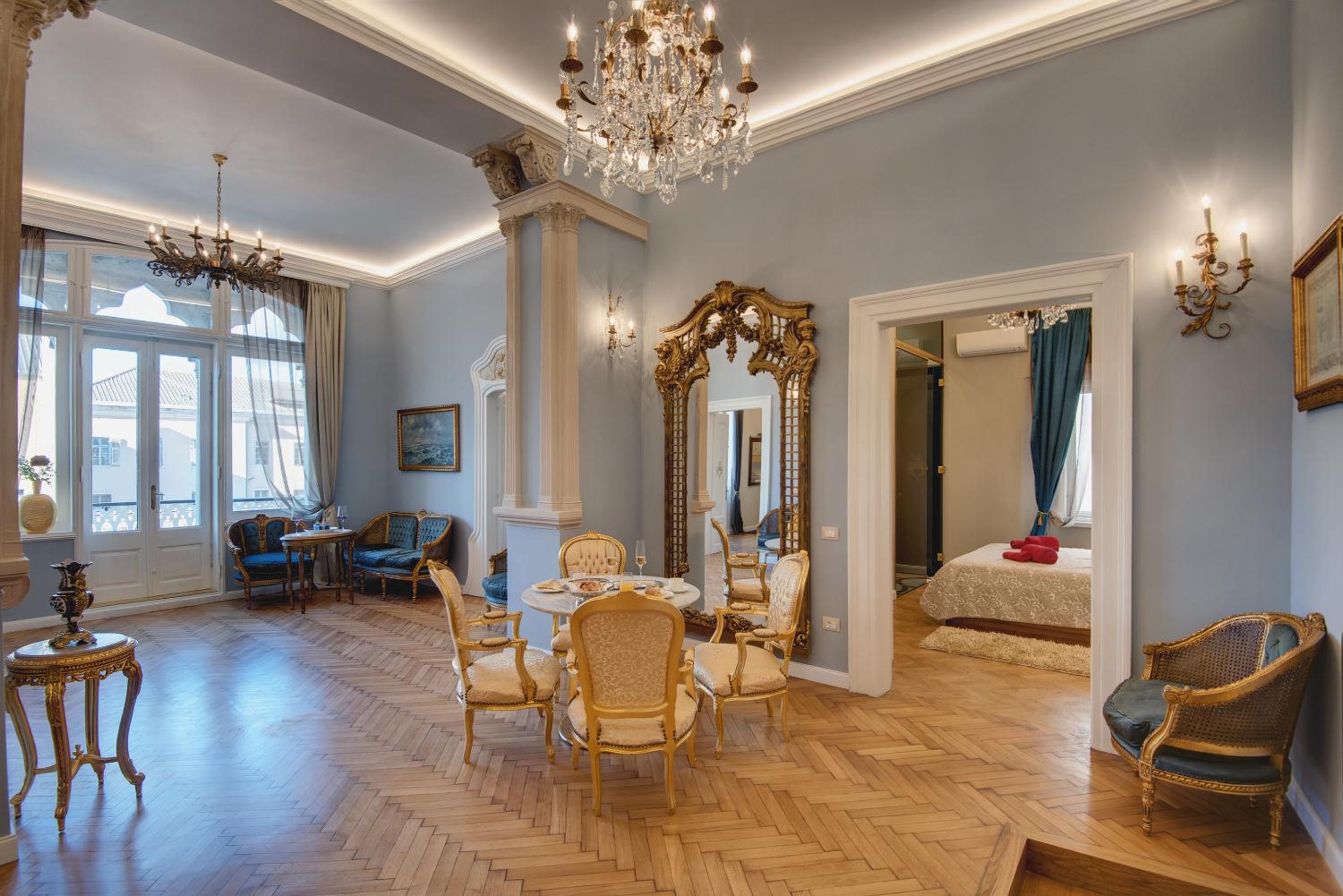 Luxury Apartment - Photo 30