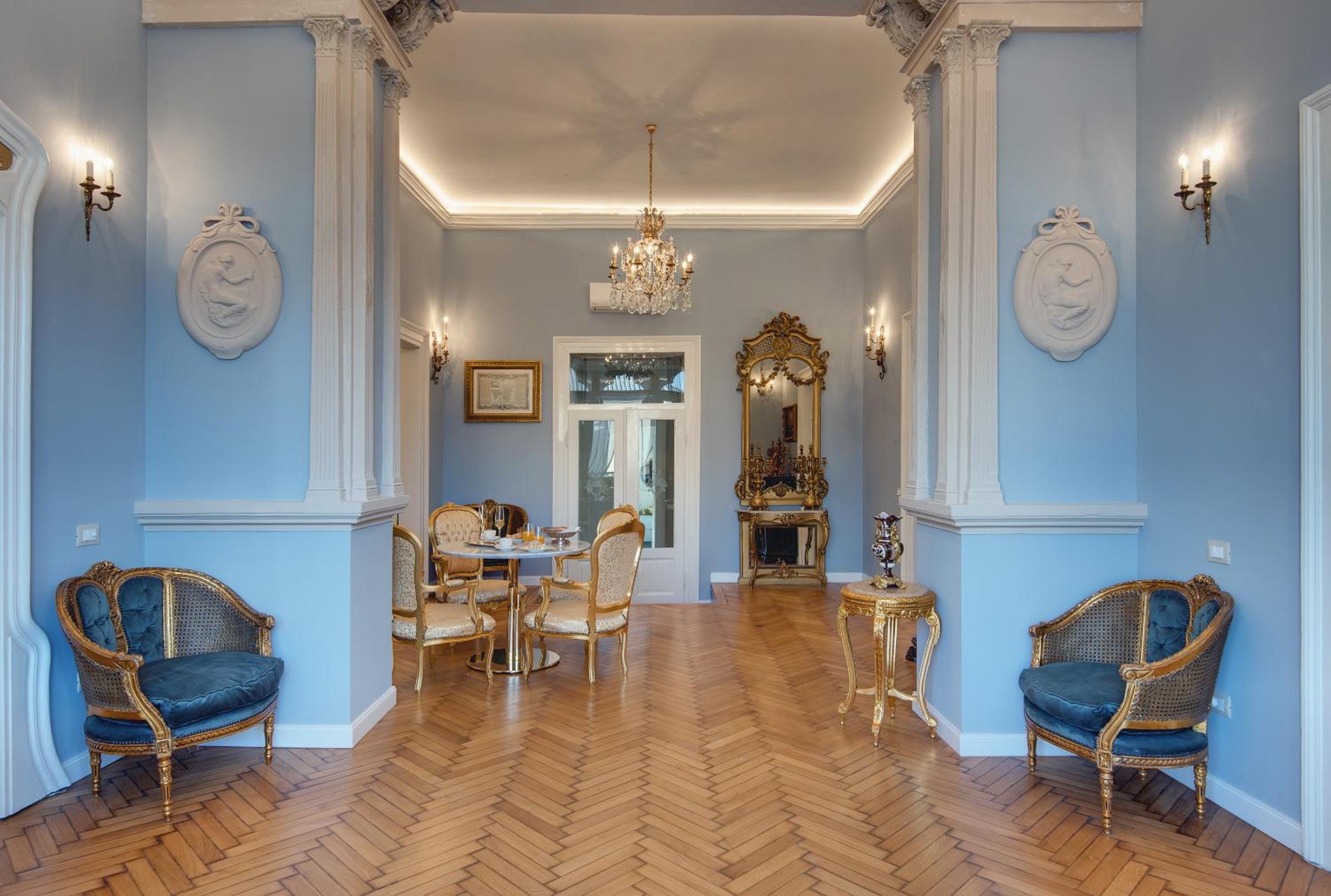Luxury Apartment - Photo 33