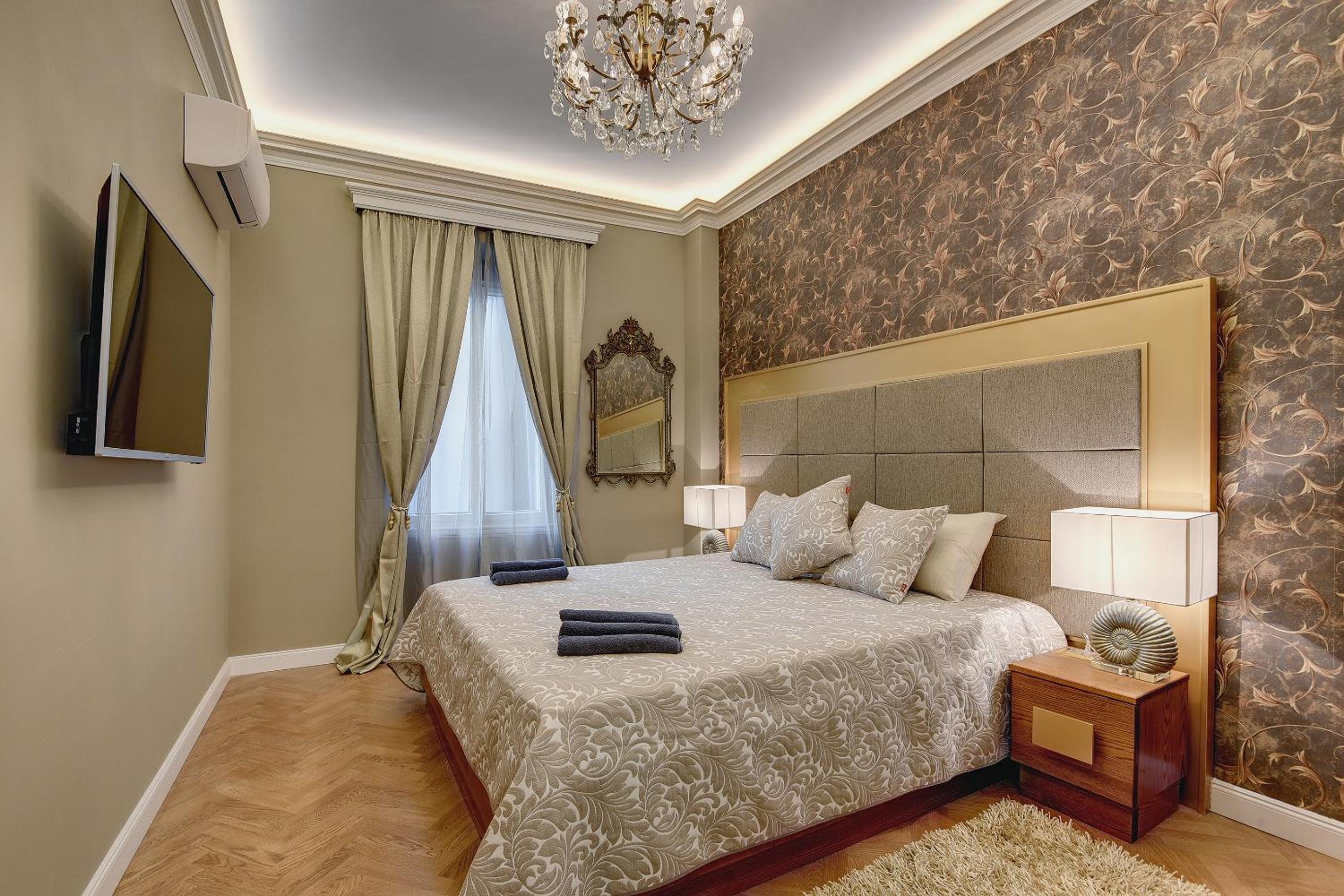 Luxury Apartment - Photo 4