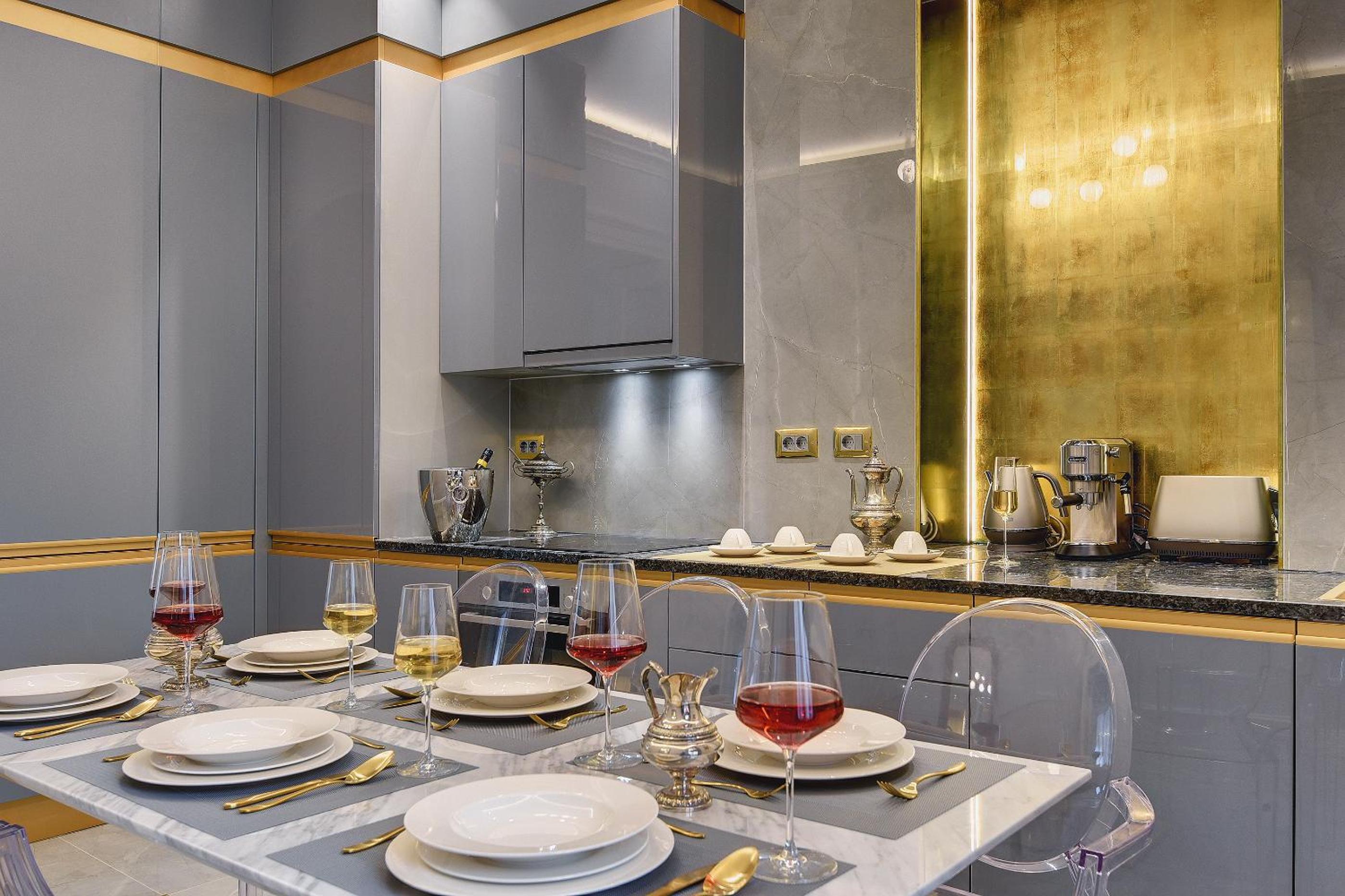 Luxury Apartment - Photo 5