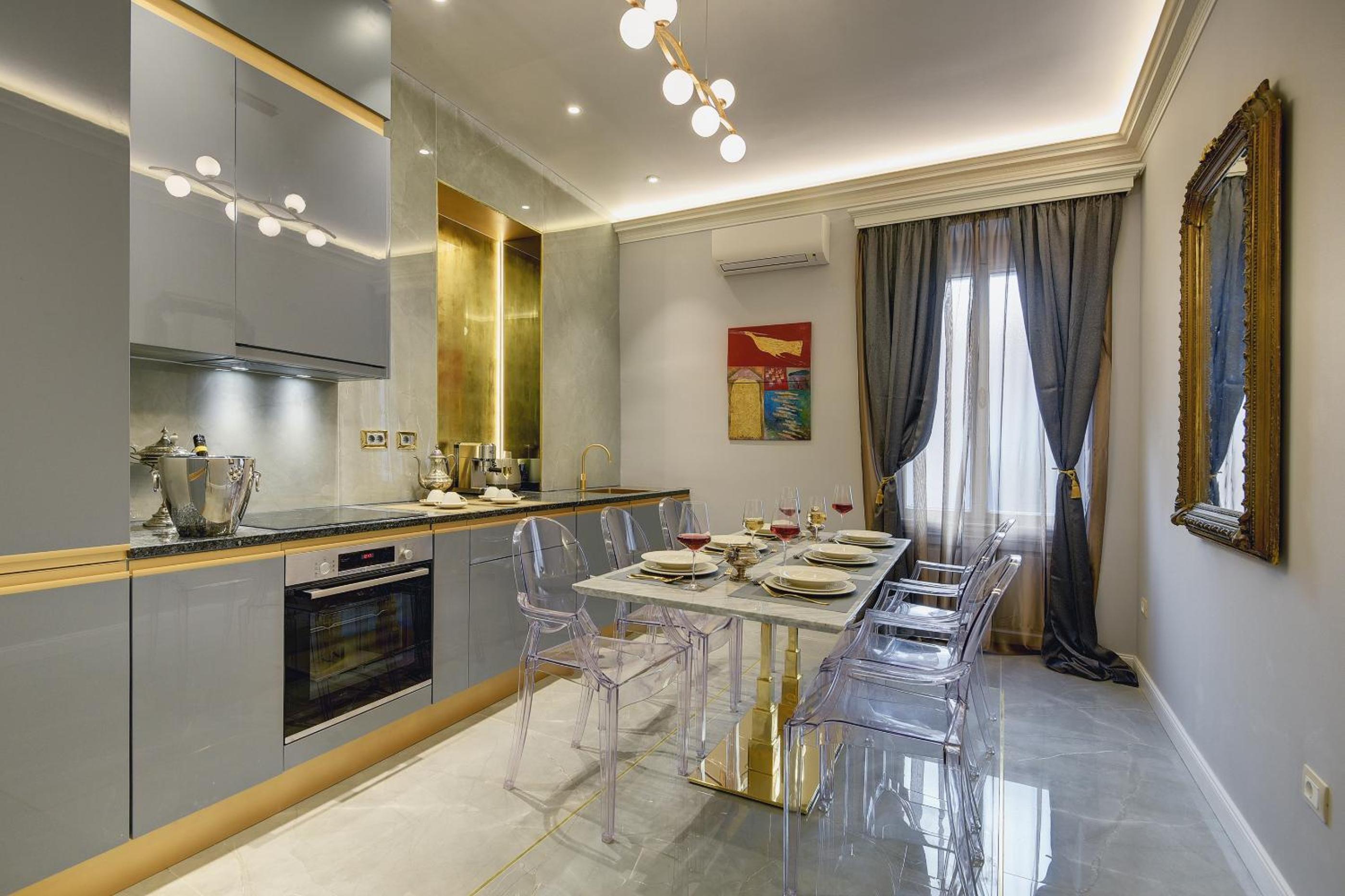 Luxury Apartment - Photo 28