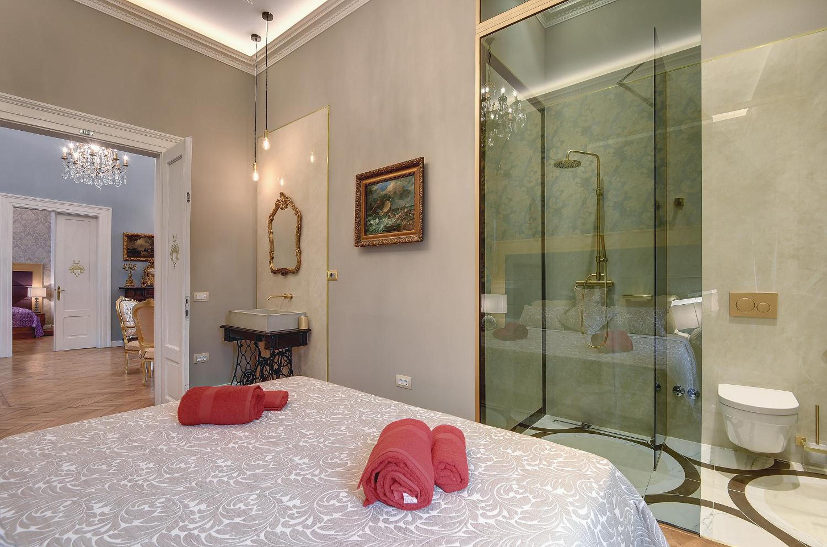 Luxury Apartment - Photo 37