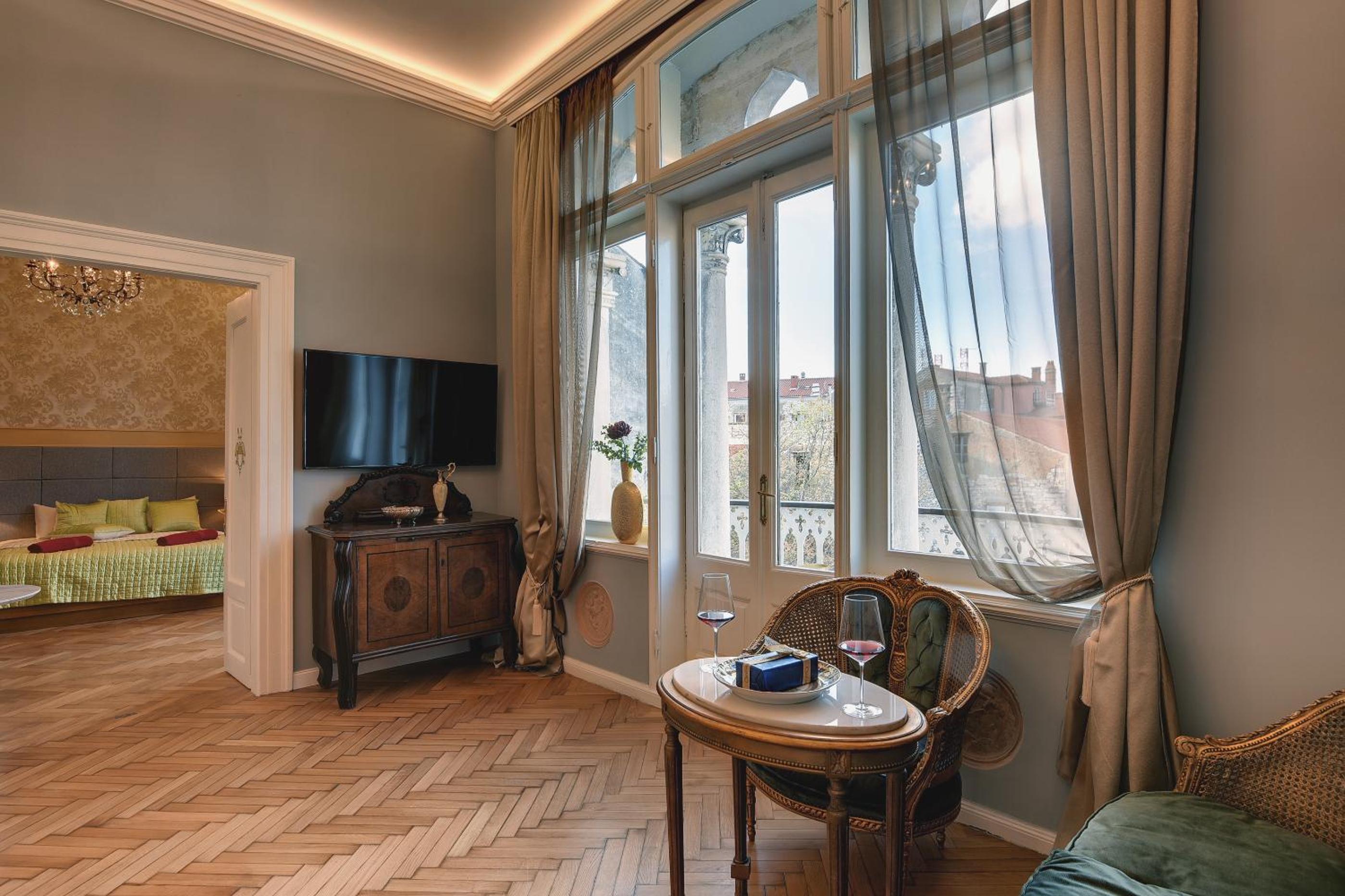 Luxury Apartment - Photo 39