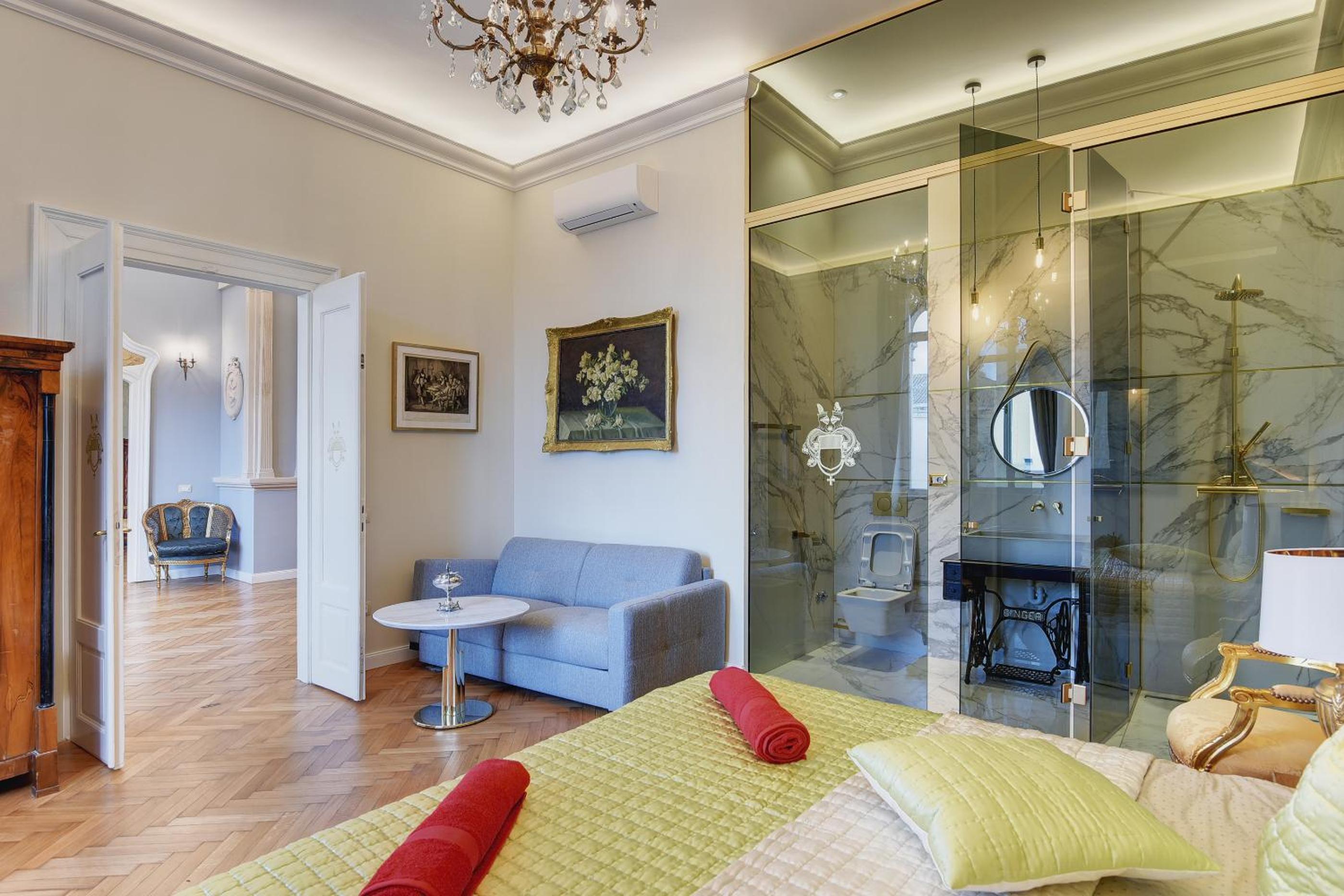 Luxury Apartment - Photo 7