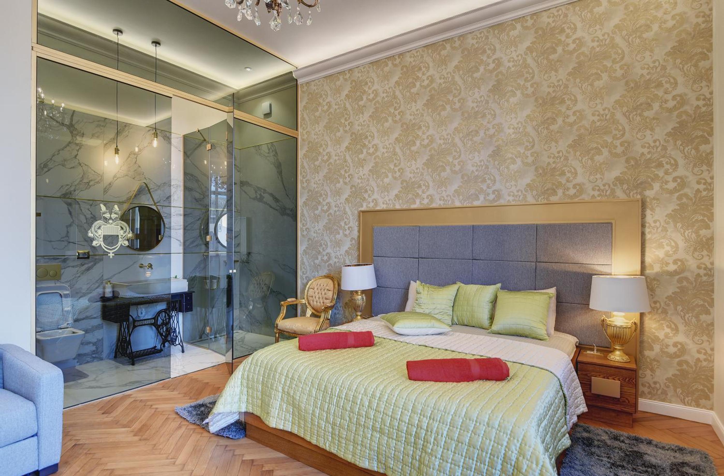 Luxury Apartment - Photo 17