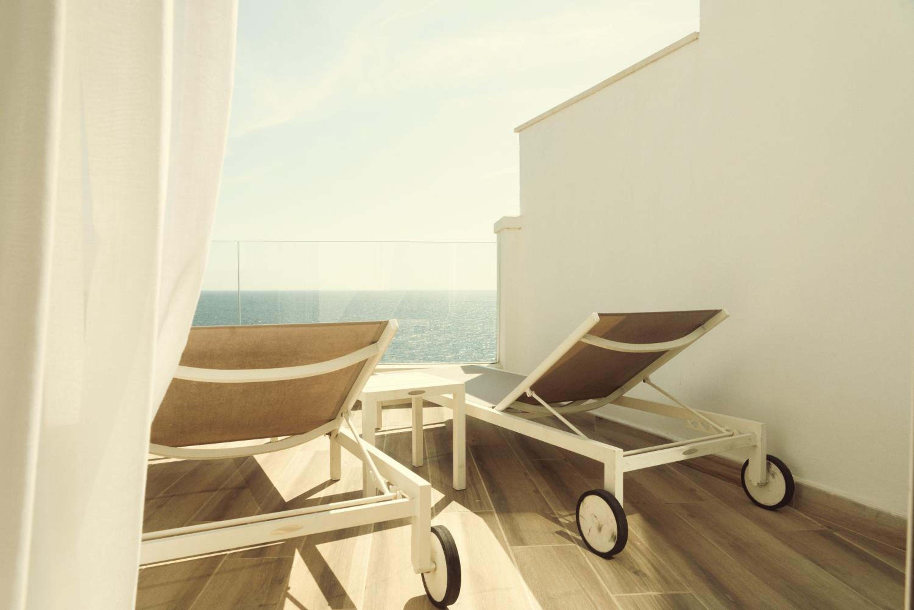 Junior Suite with Sea View - Photo 11