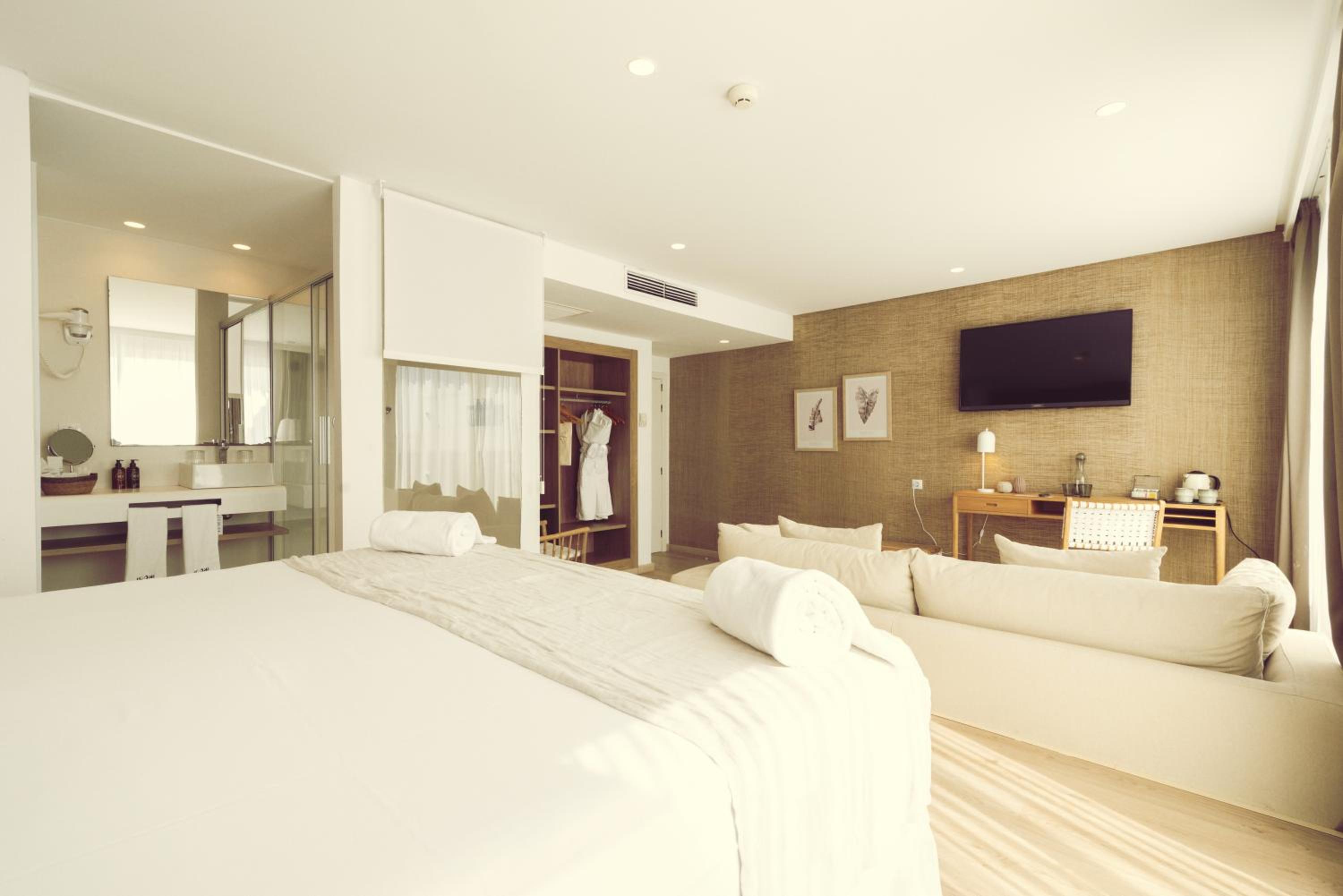 Junior Suite with Sea View - Photo 7