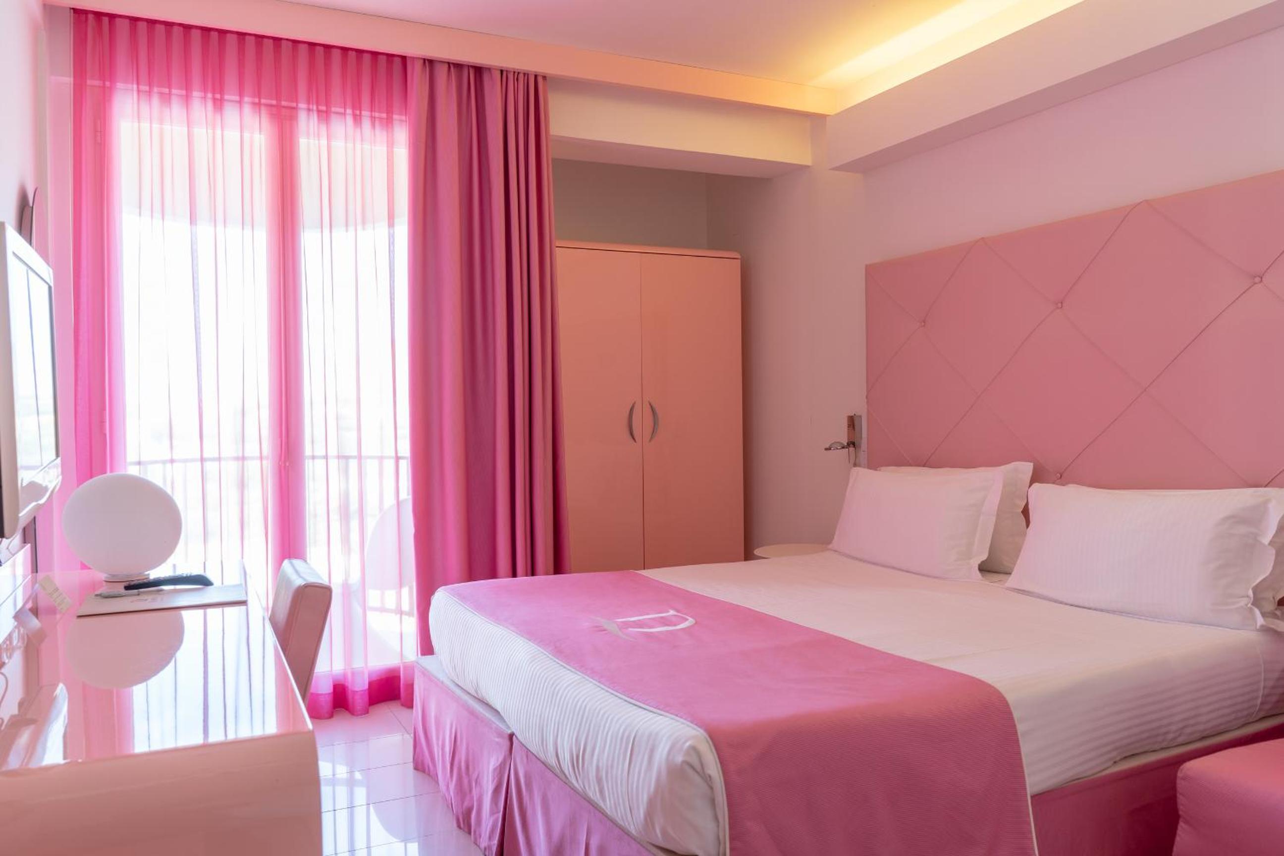Classic Double Room with Internal View - Photo 8