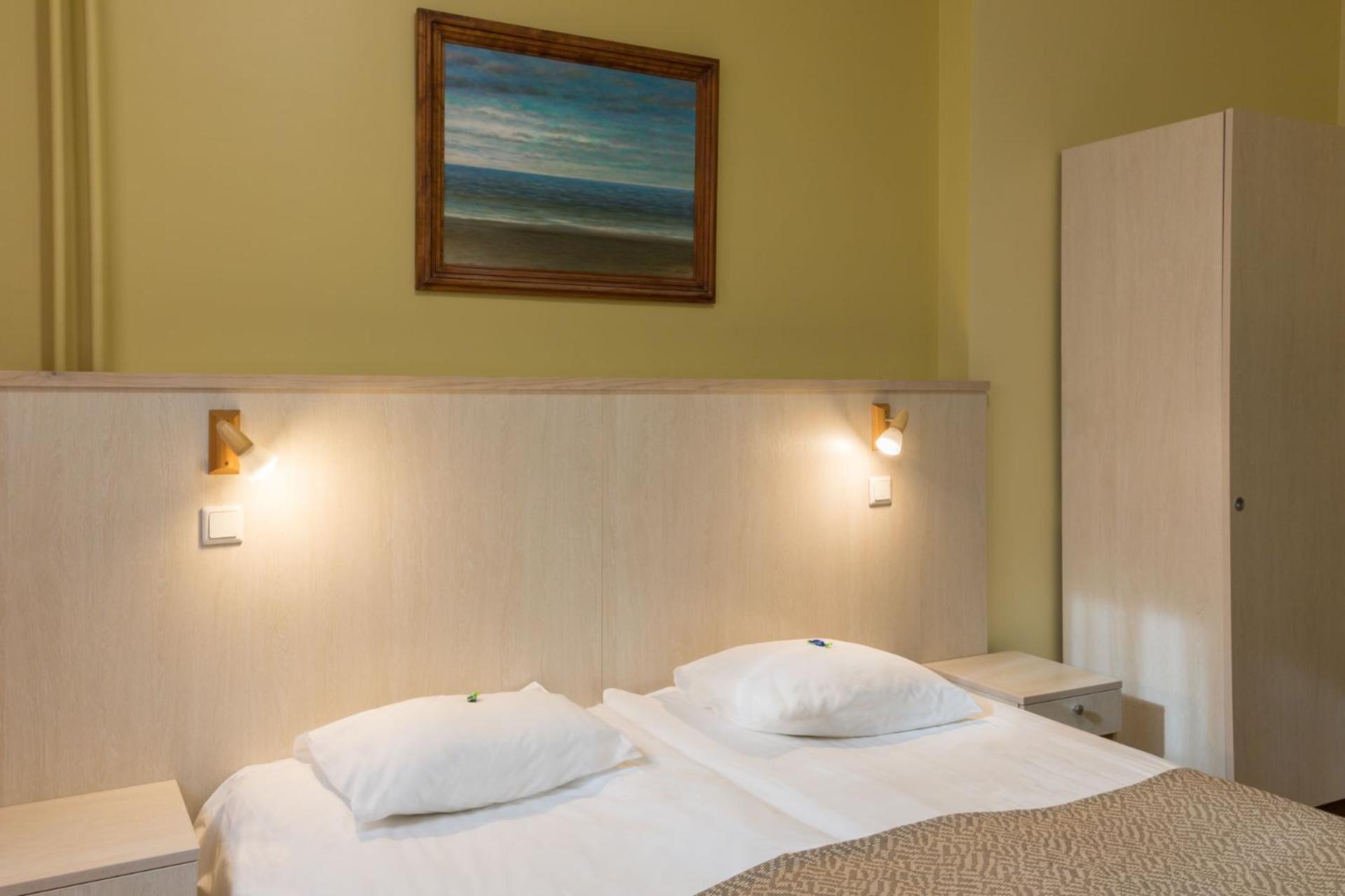 Room with Bunk Bed - Photo 3