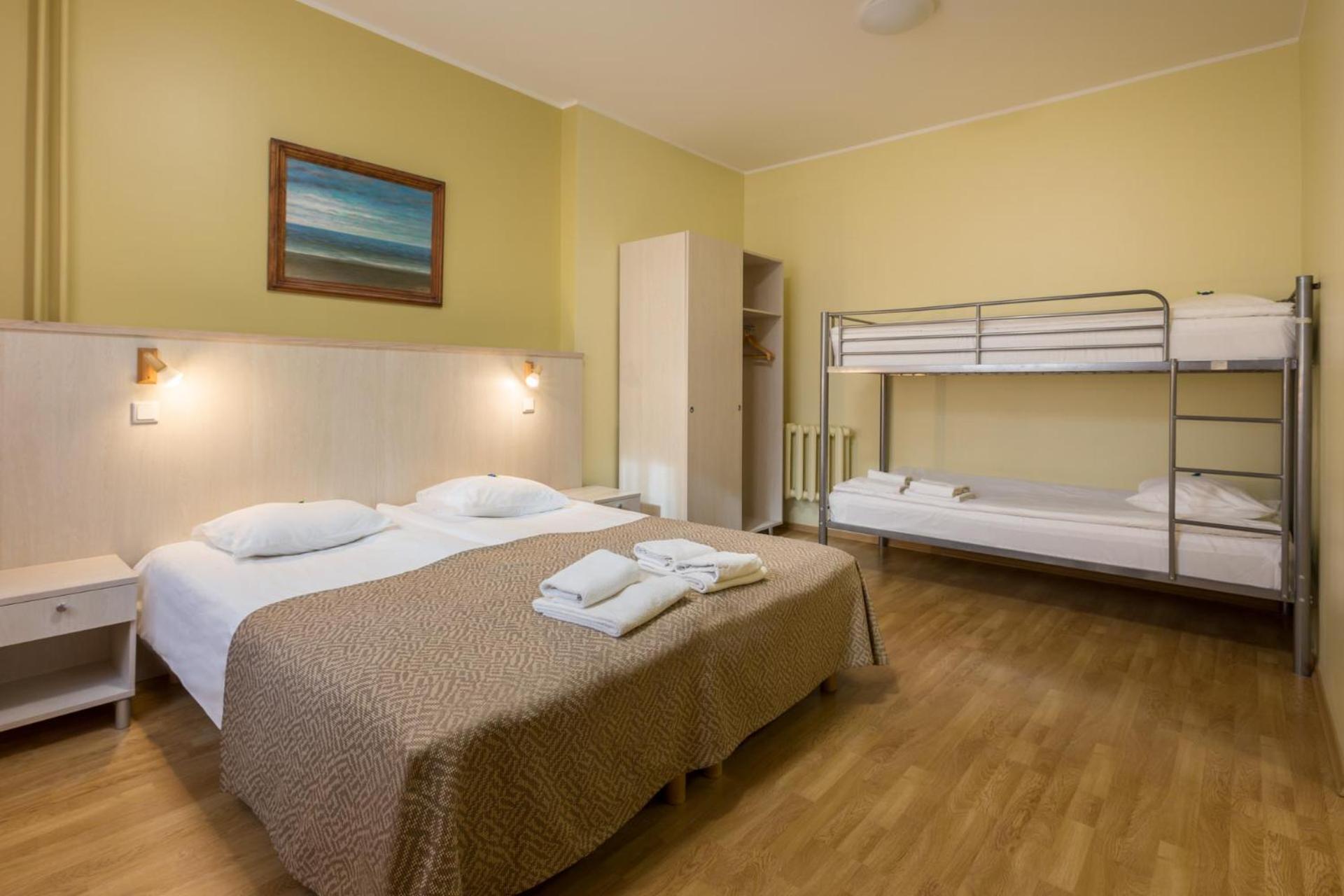 Room with Bunk Bed - Photo 1