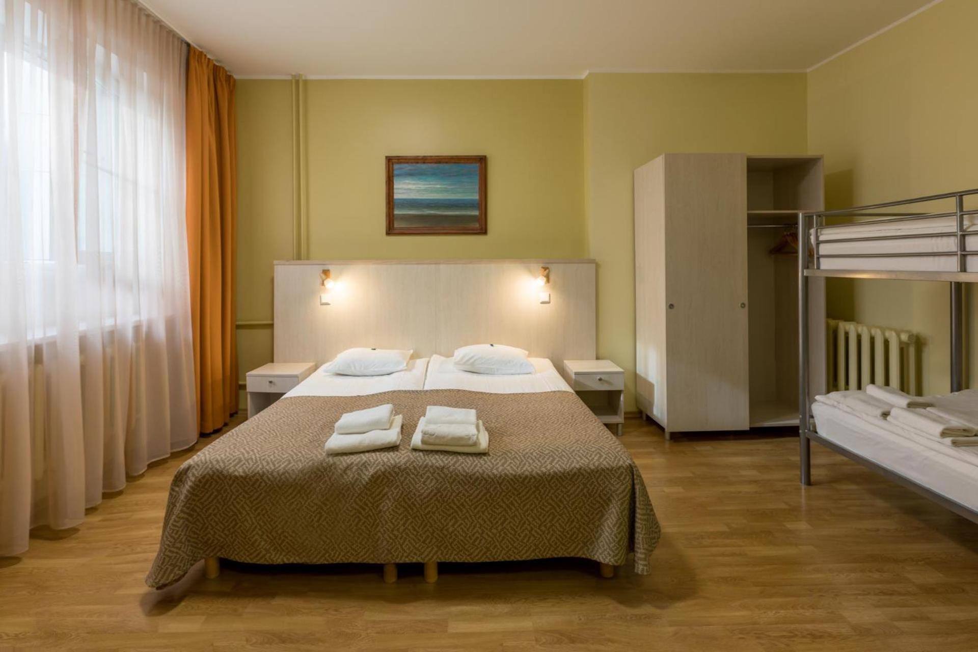 Room with Bunk Bed - Photo 6