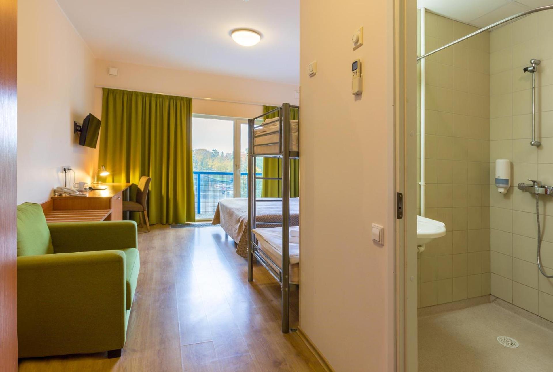 Room with Bunk Bed - Photo 2