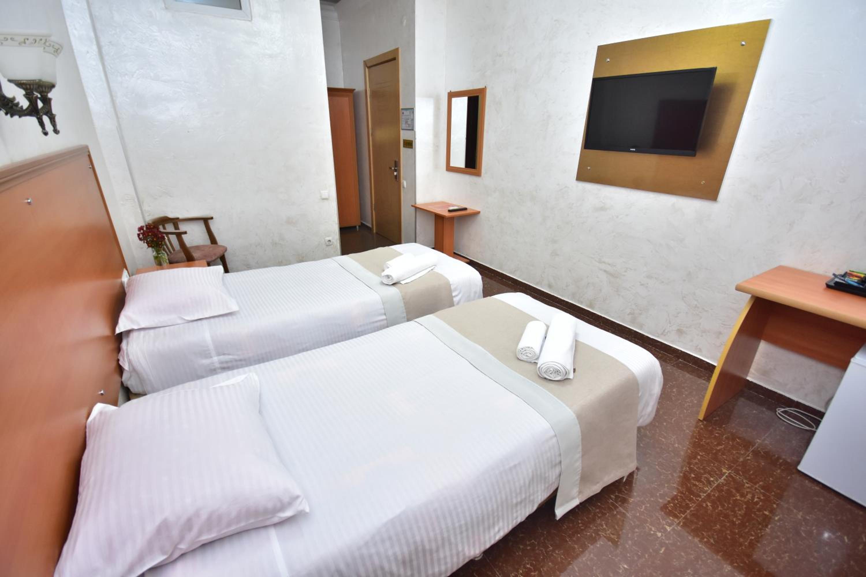 Standard Double Room - Photo 5