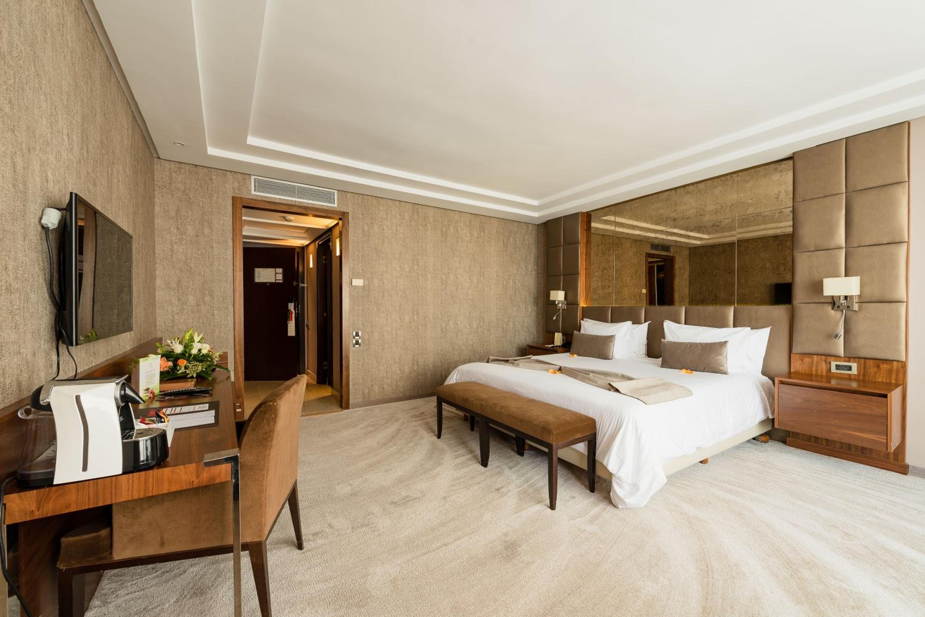 Premium Double Room - Photo 3